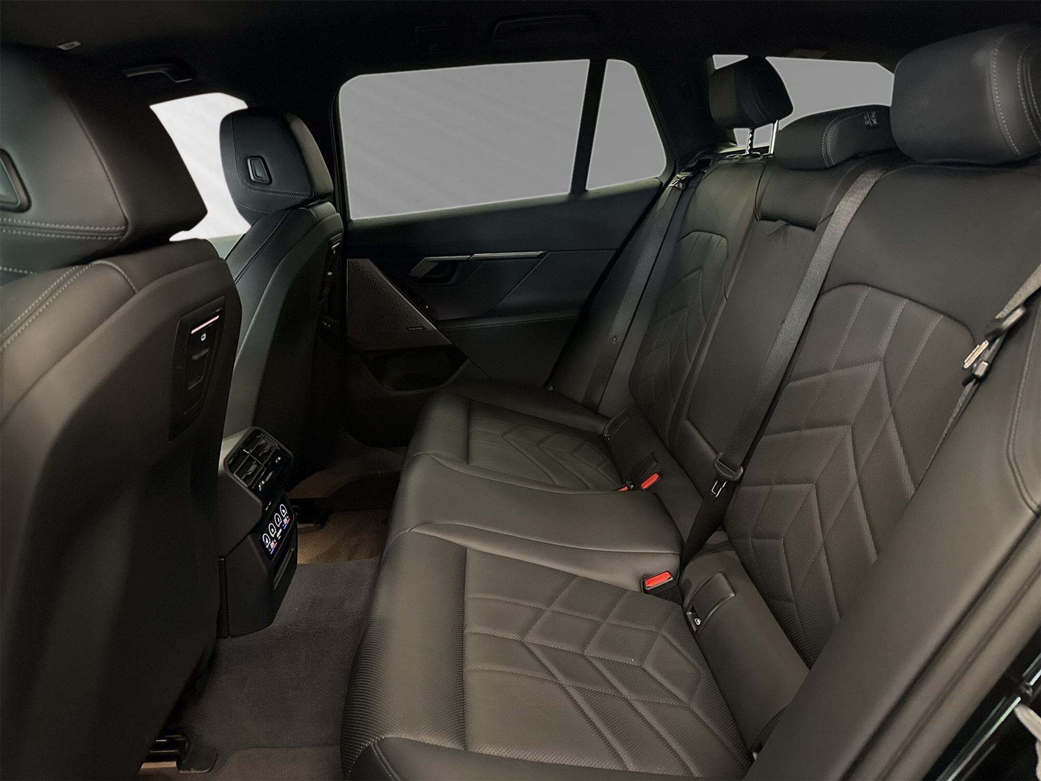 listing desktop thumbnail image 7