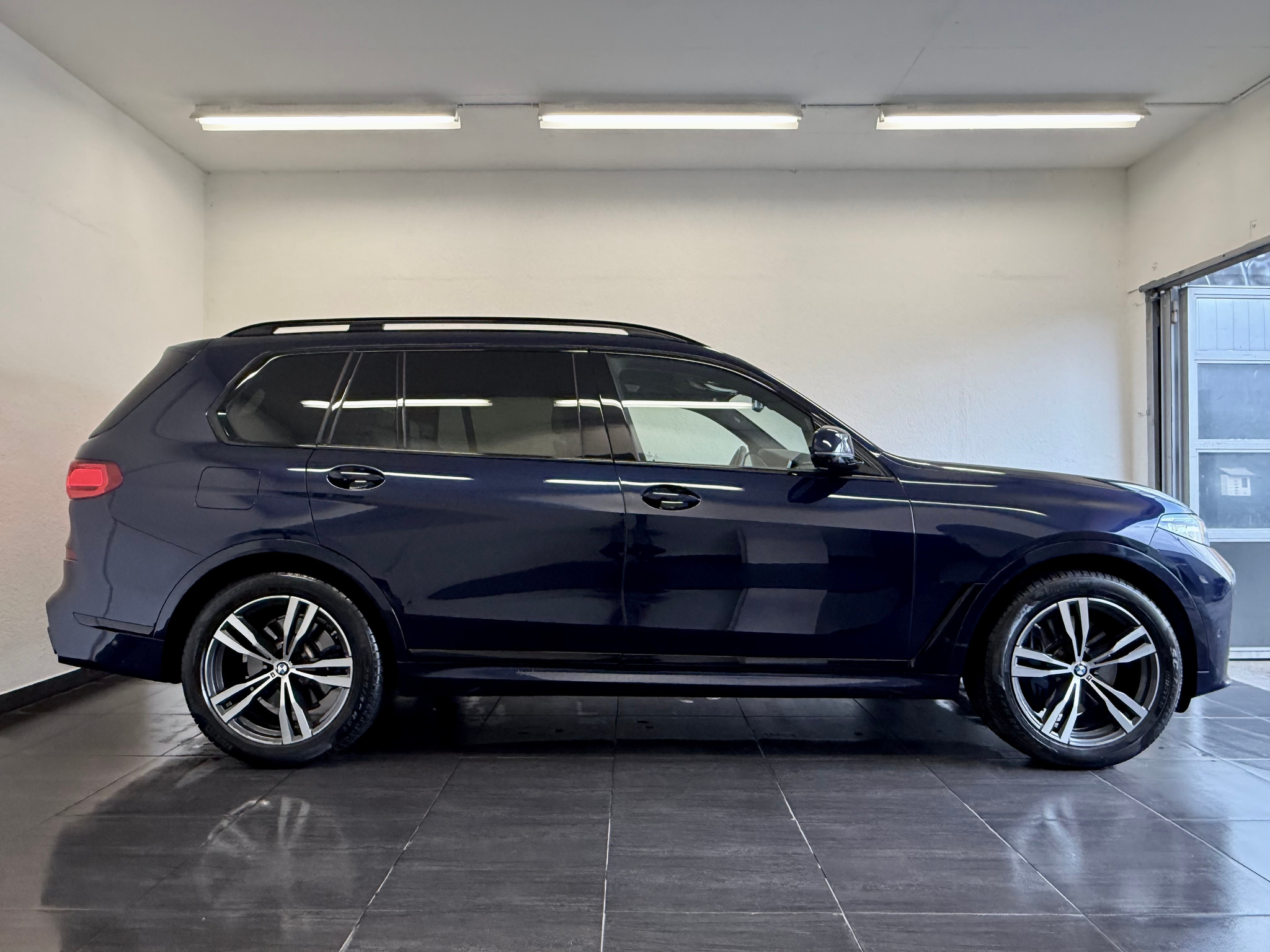 listing desktop thumbnail image 4