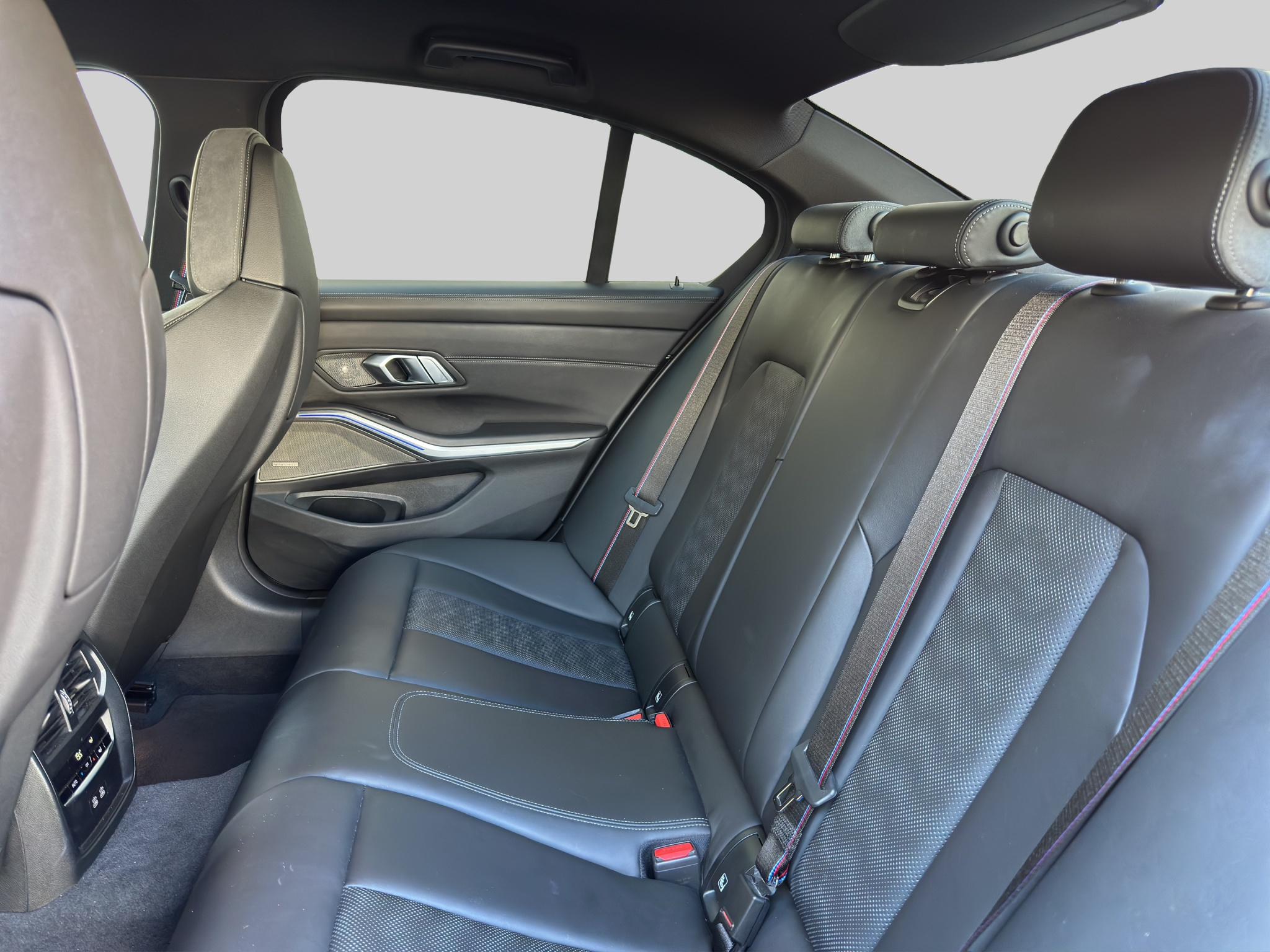 listing desktop thumbnail image 10