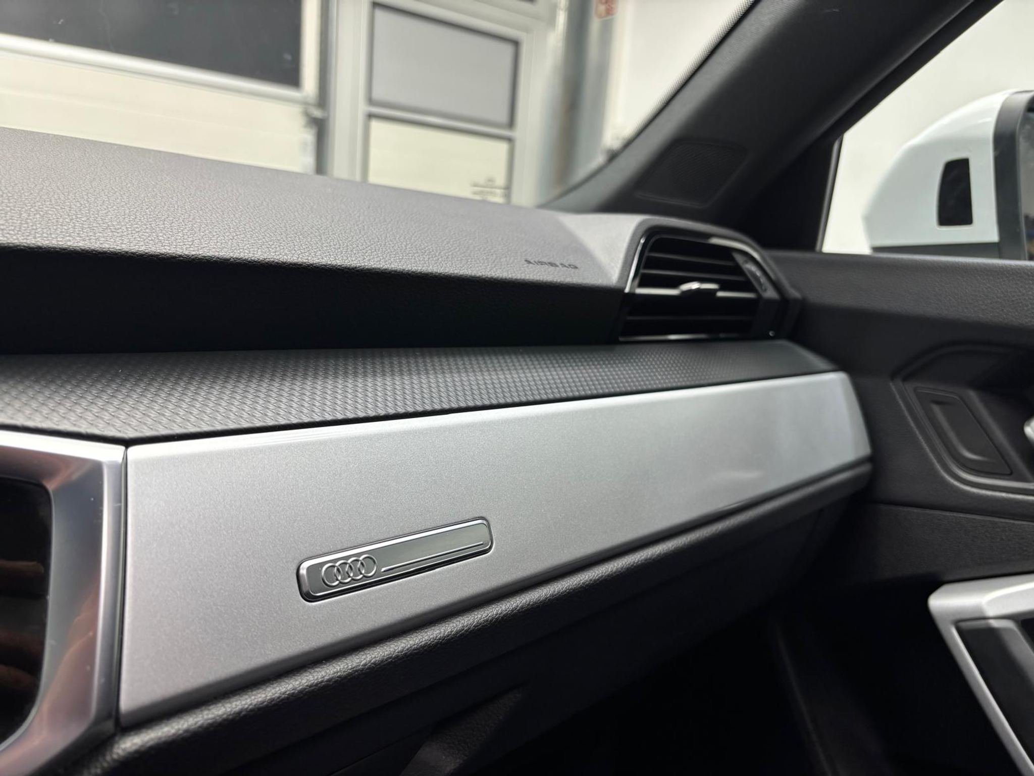 listing desktop thumbnail image 23