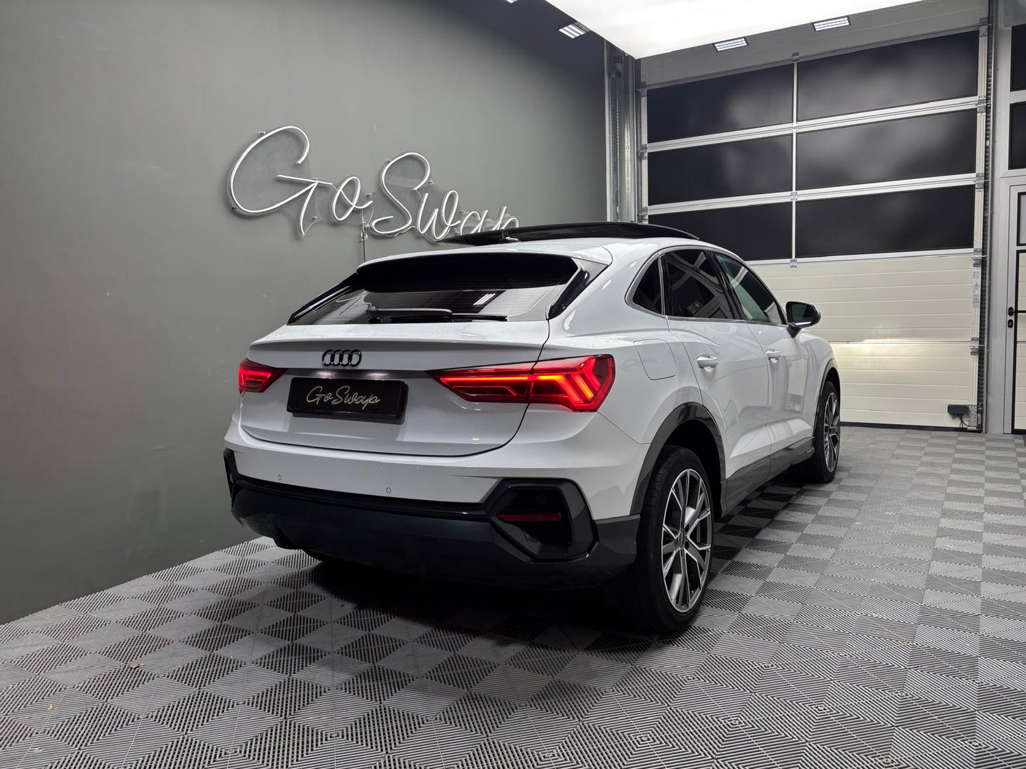 listing desktop thumbnail image 4