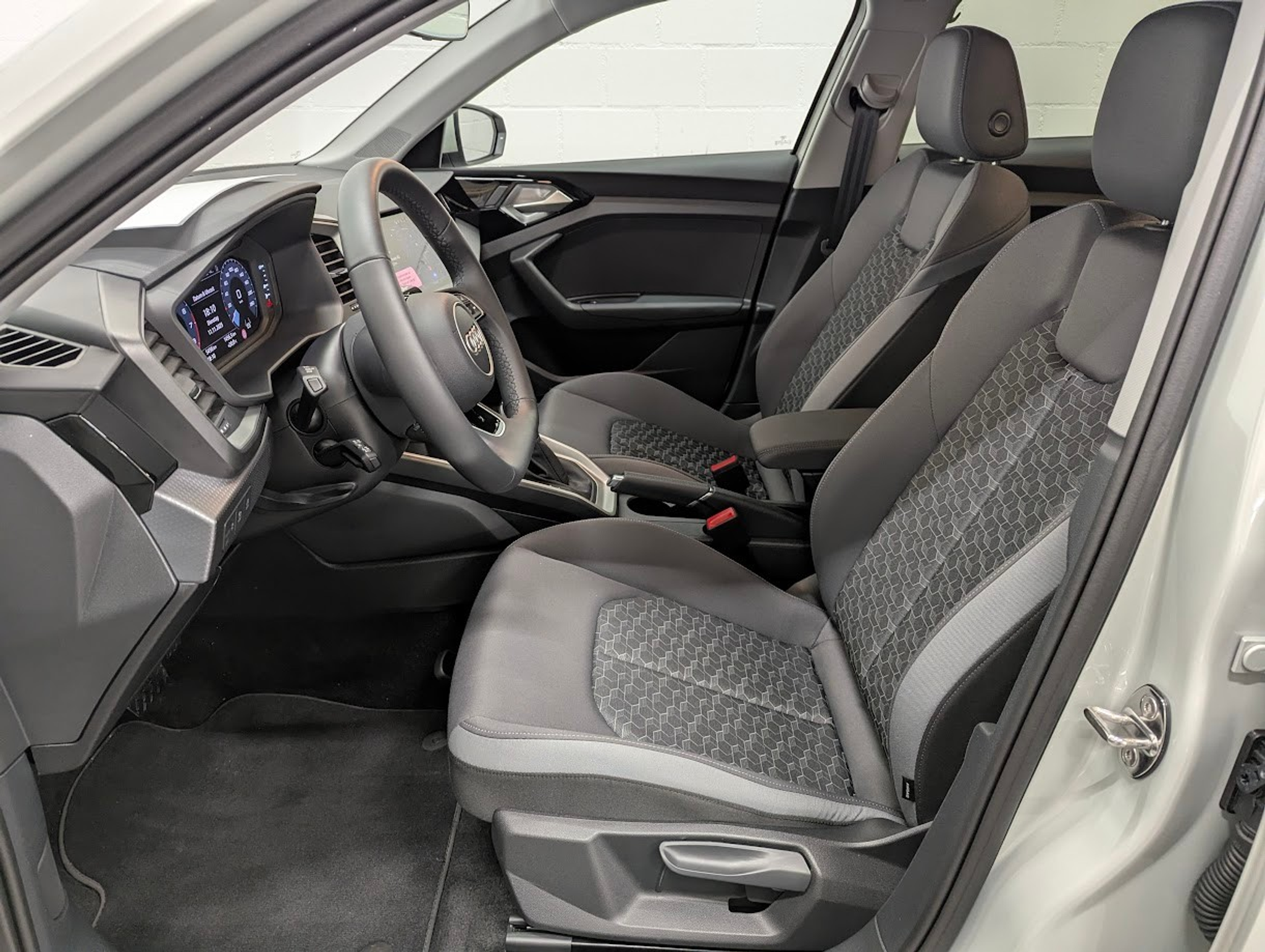 listing desktop thumbnail image 3