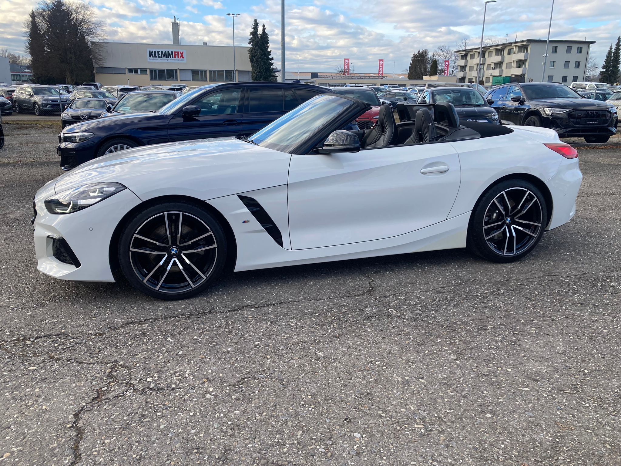 listing desktop thumbnail image 3