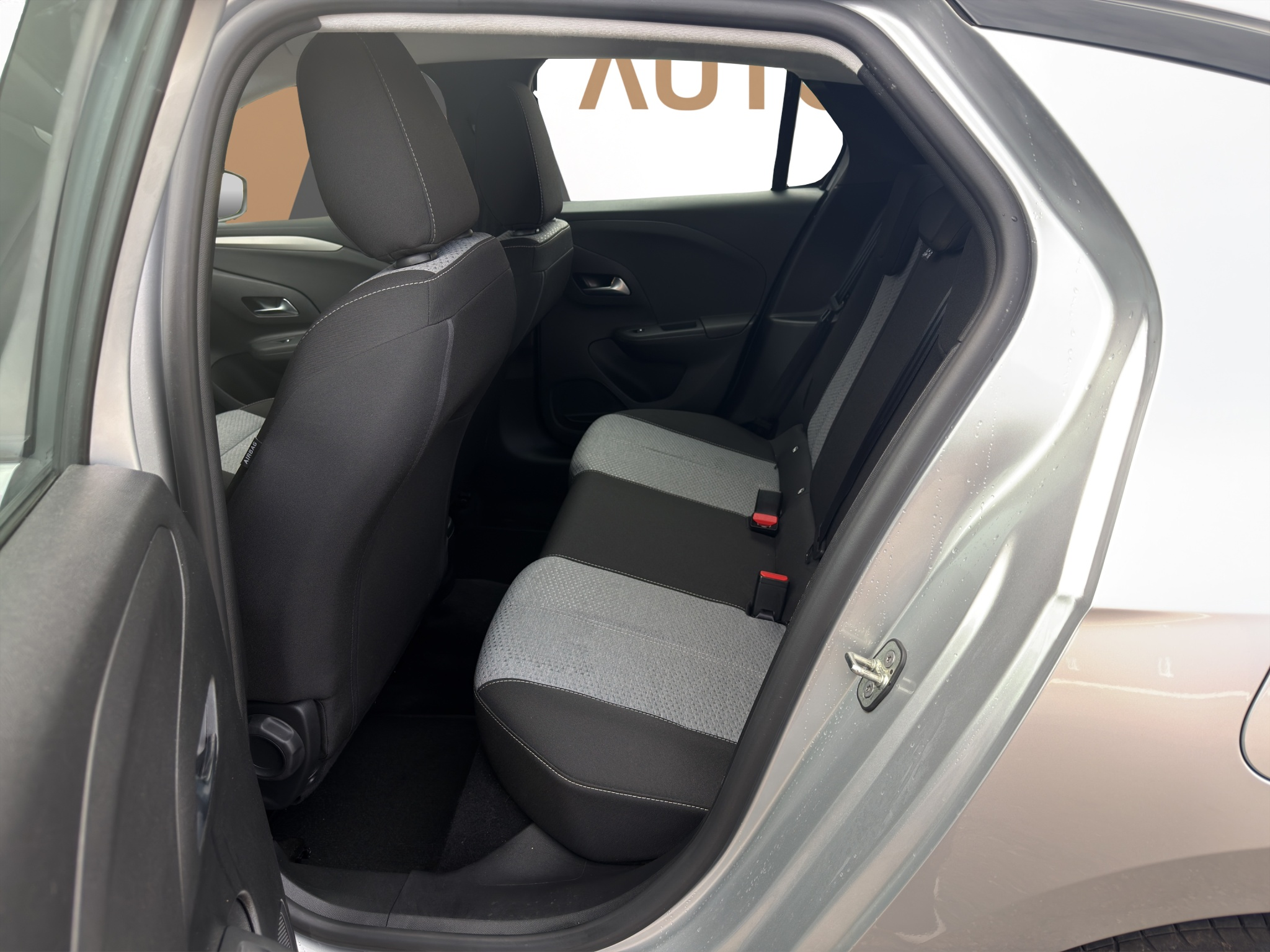 listing desktop thumbnail image 12