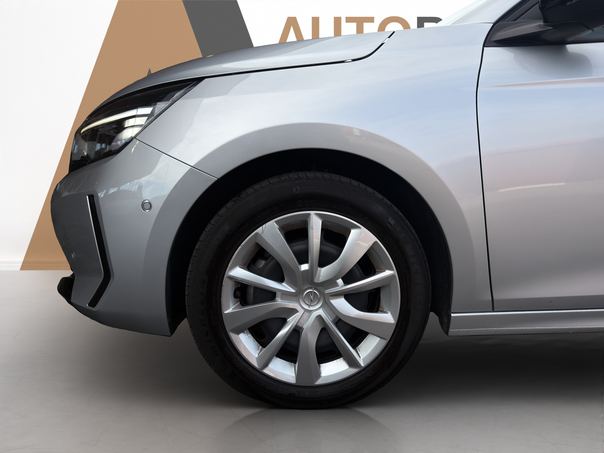 listing desktop thumbnail image 18