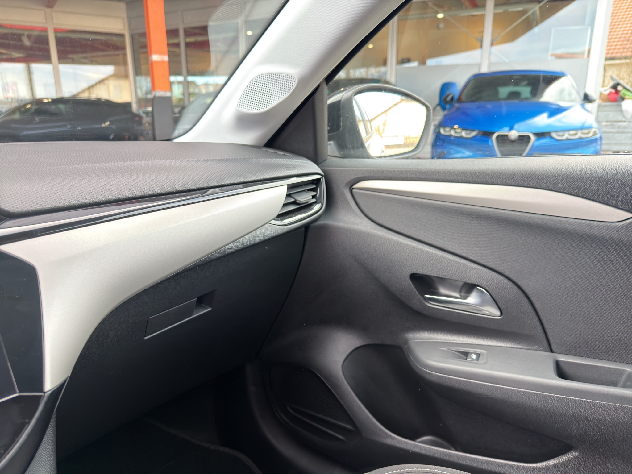 listing desktop thumbnail image 24