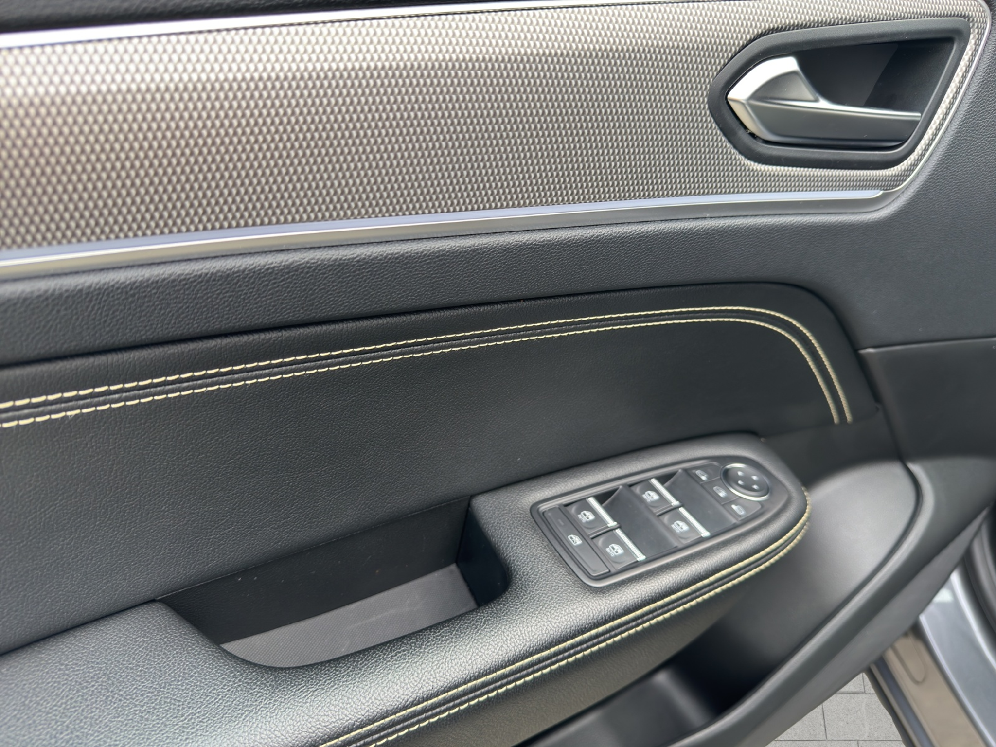 listing desktop thumbnail image 22