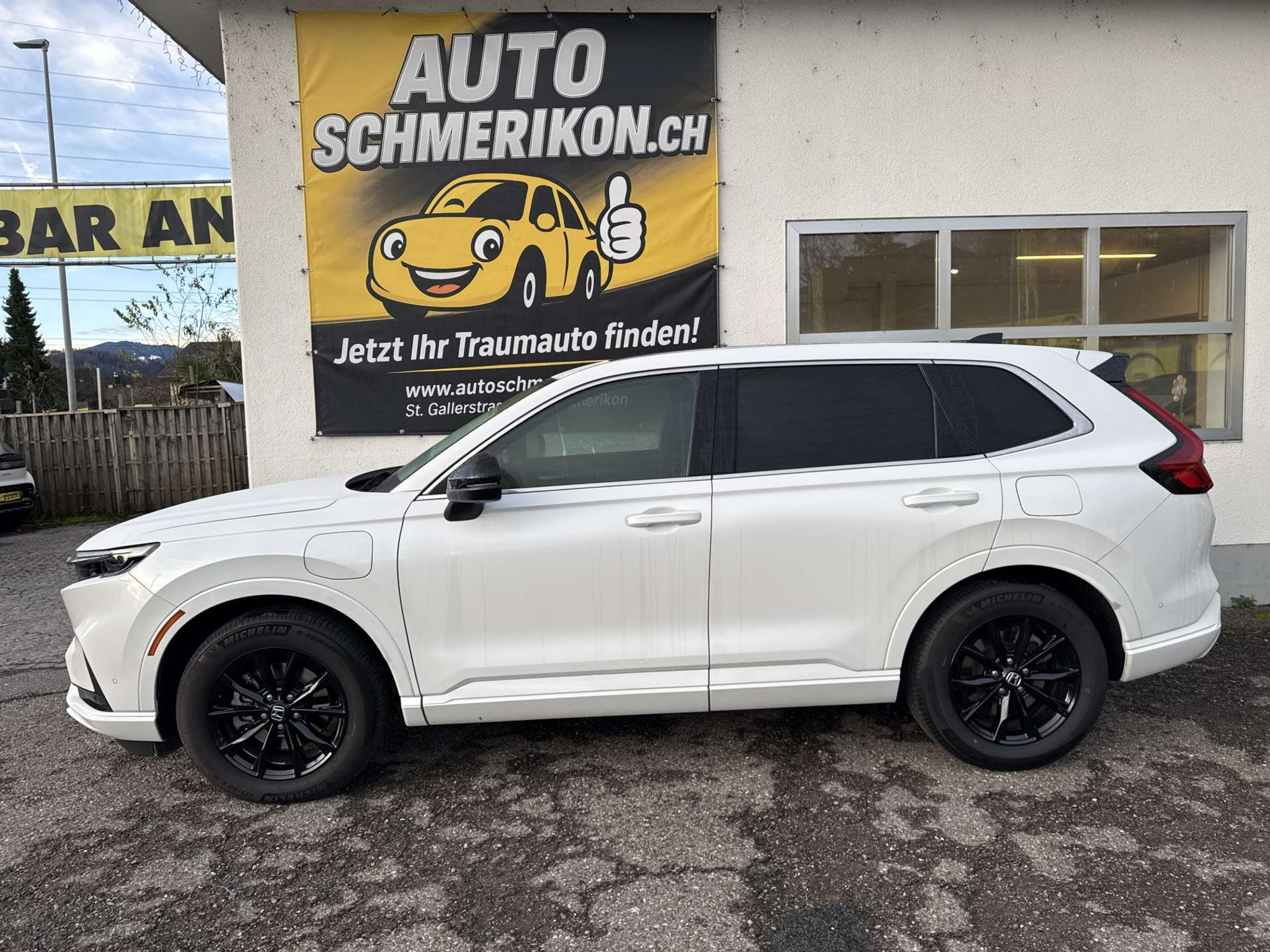 listing desktop thumbnail image 4