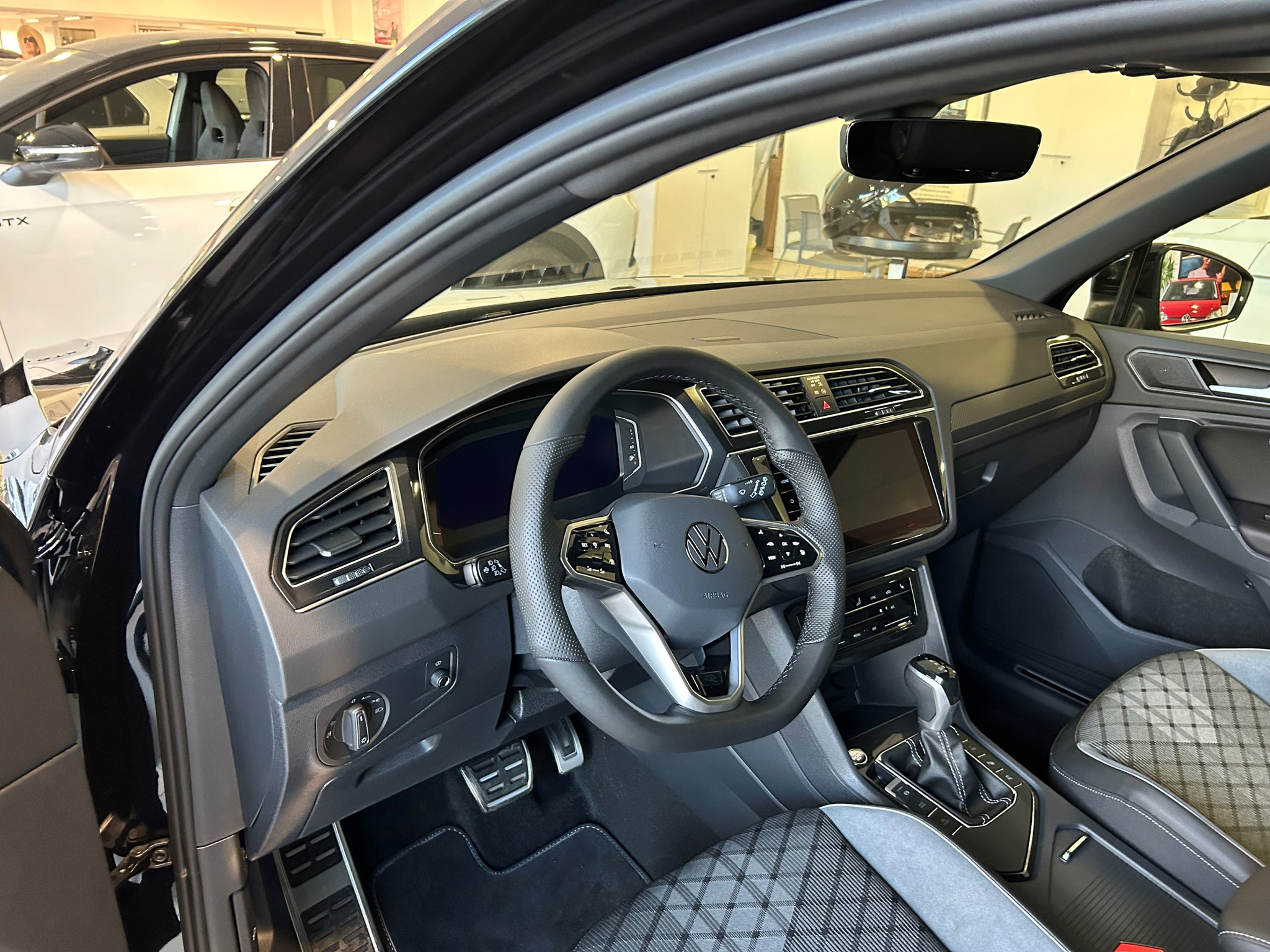 listing desktop thumbnail image 16