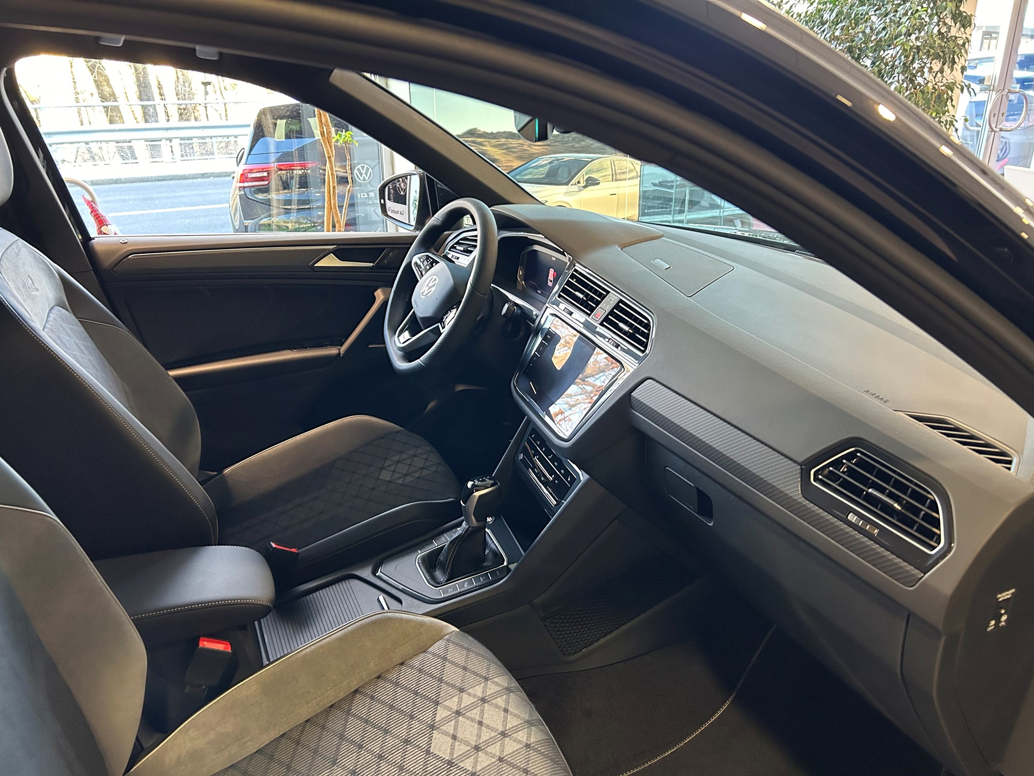 listing desktop thumbnail image 6