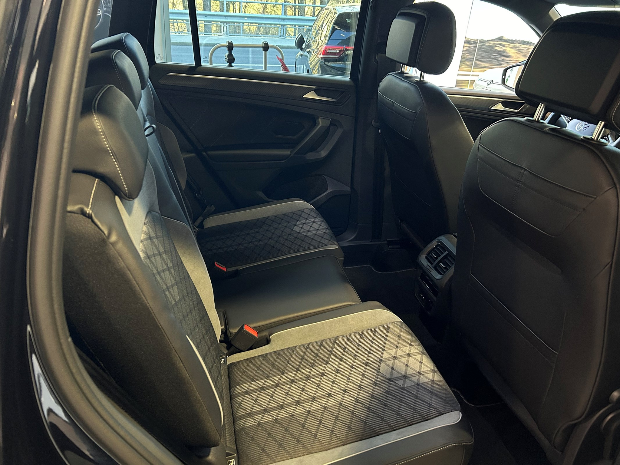 listing desktop thumbnail image 8