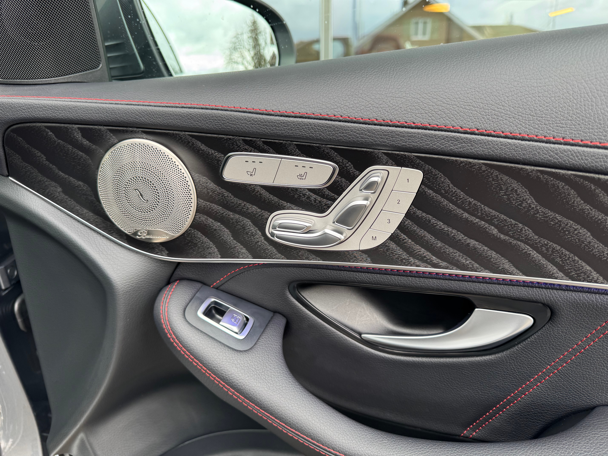 listing desktop thumbnail image 17