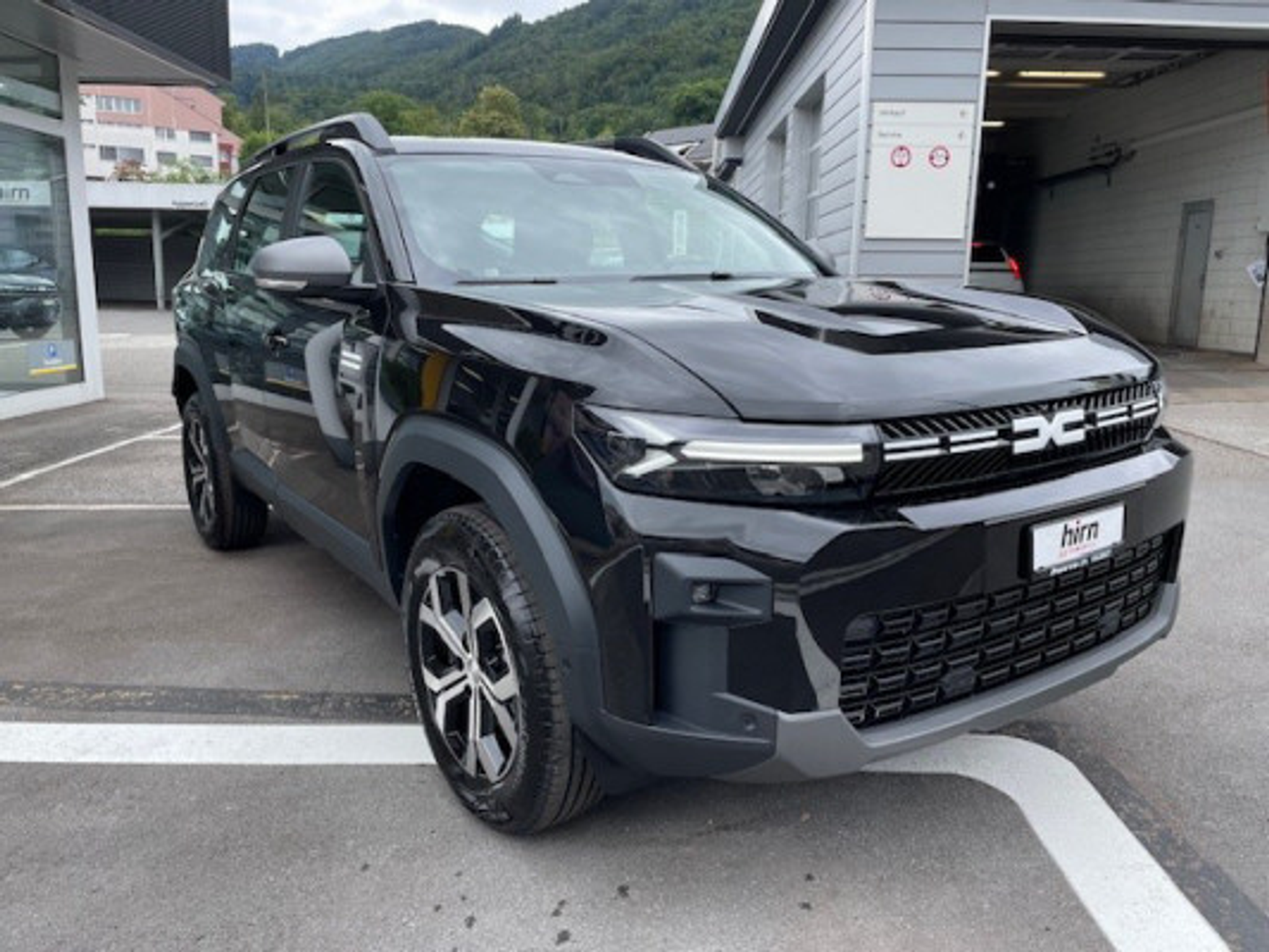 listing desktop thumbnail image 3