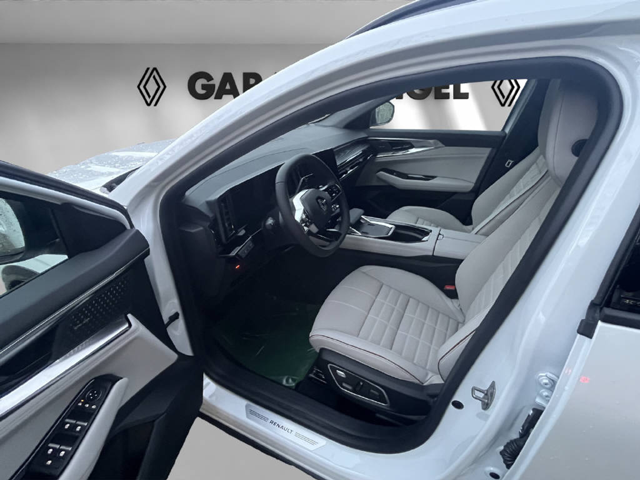 listing desktop thumbnail image 3