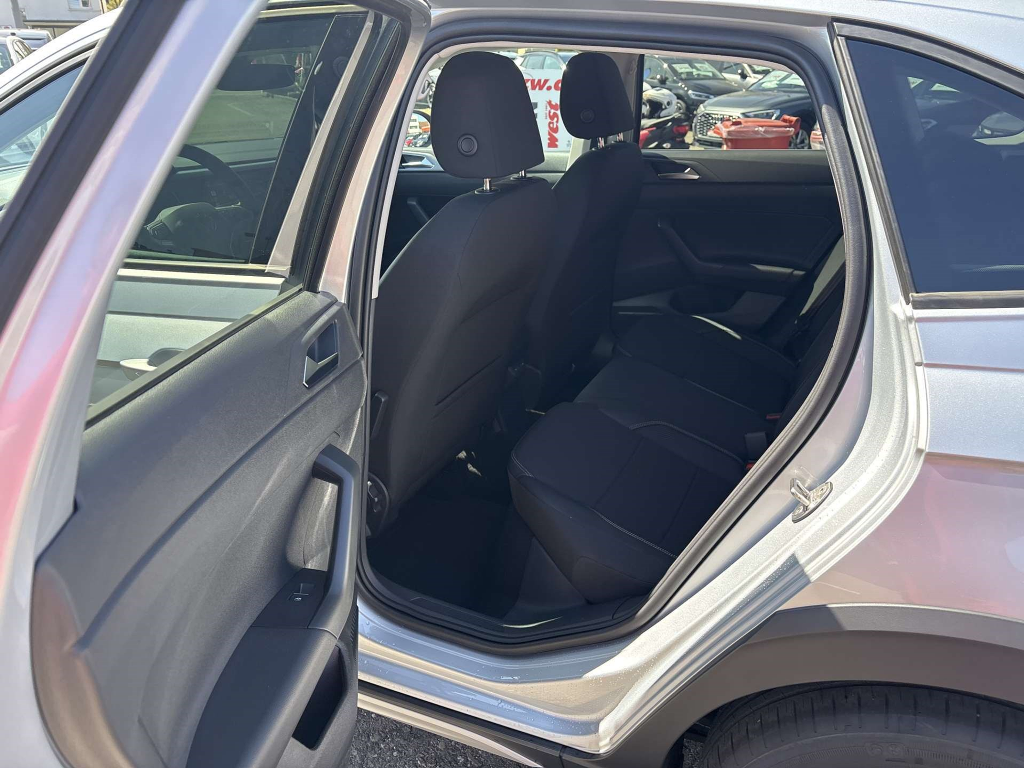 listing desktop thumbnail image 6