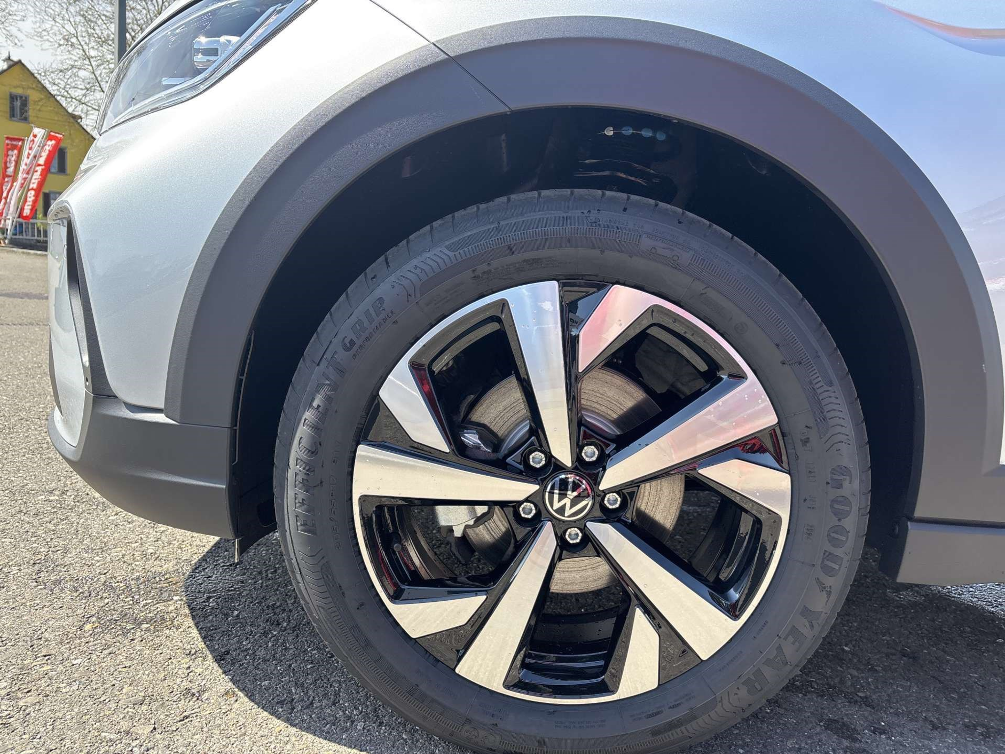 listing desktop thumbnail image 8