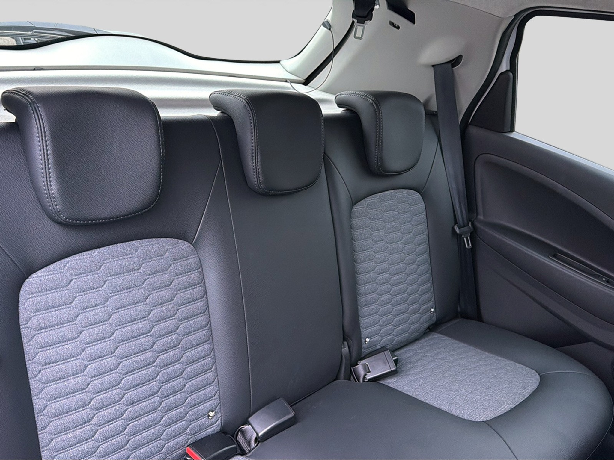 listing desktop thumbnail image 11