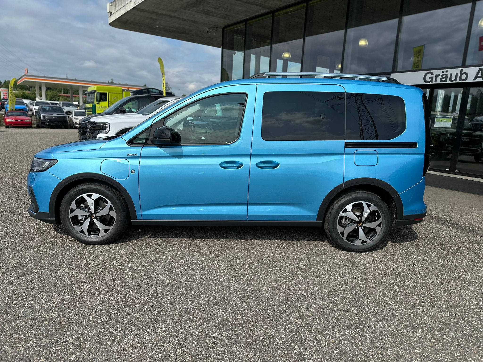 listing desktop thumbnail image 4