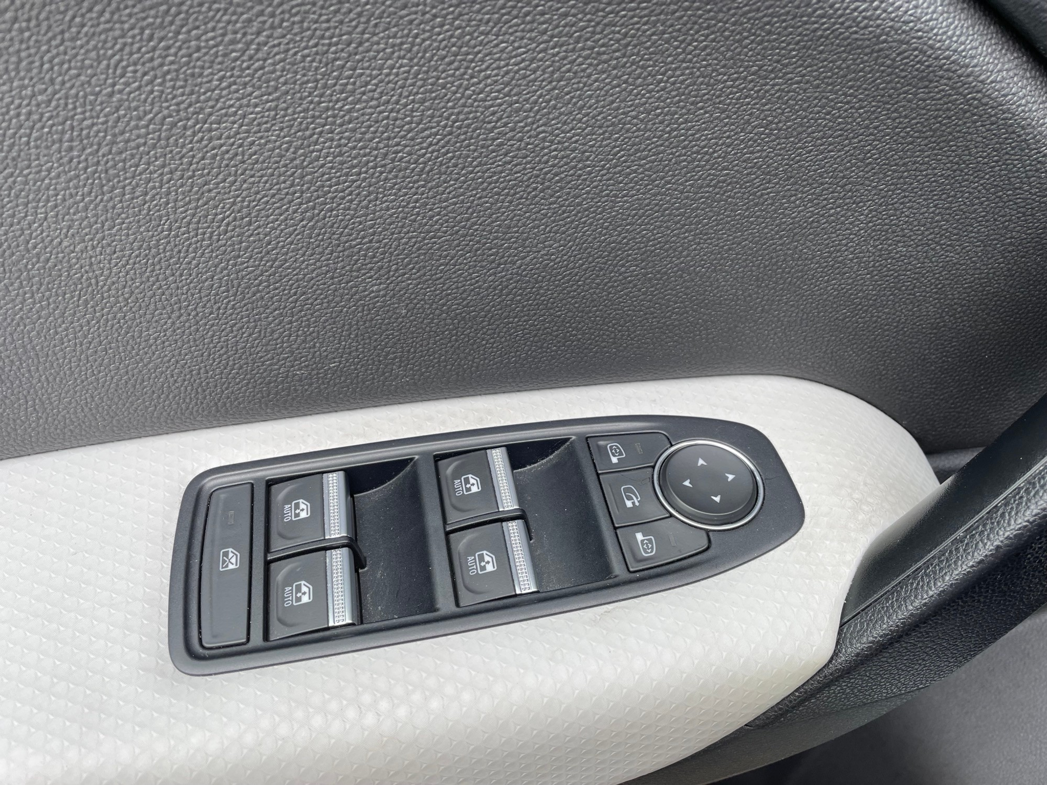 listing desktop thumbnail image 15