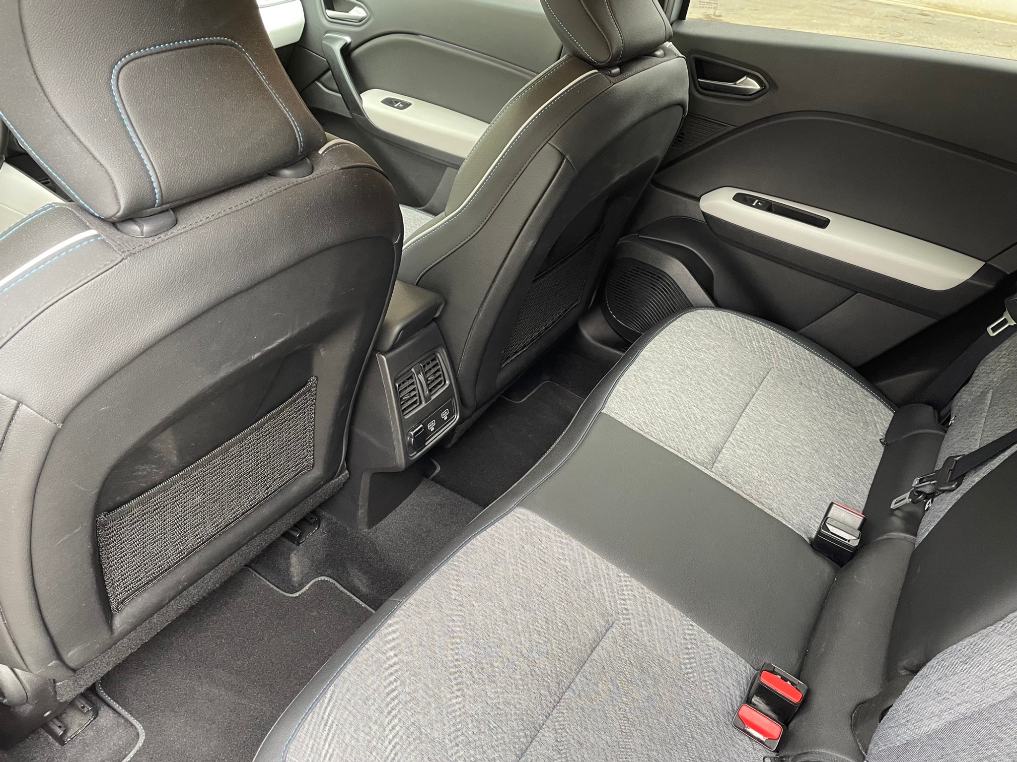 listing desktop thumbnail image 4