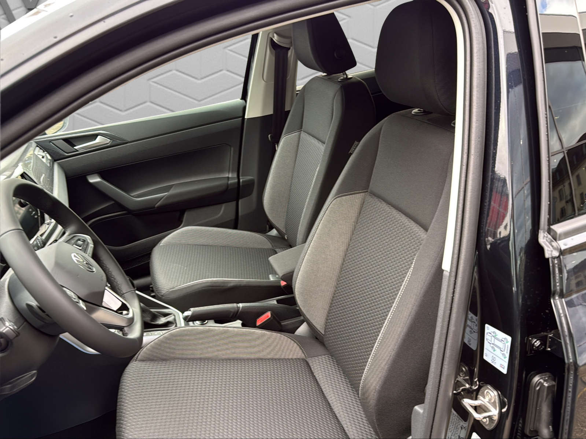 listing desktop thumbnail image 6