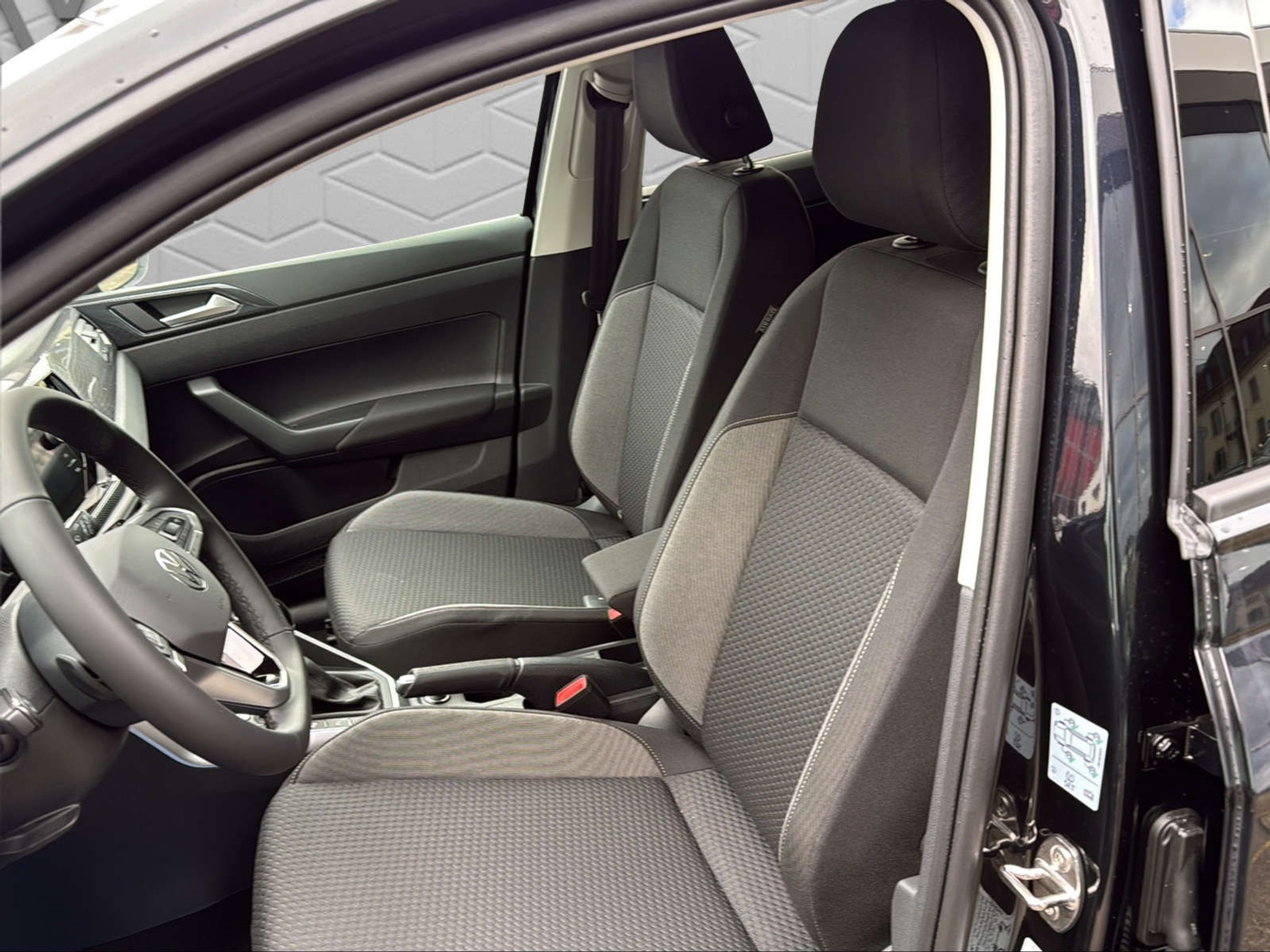 listing desktop thumbnail image 6