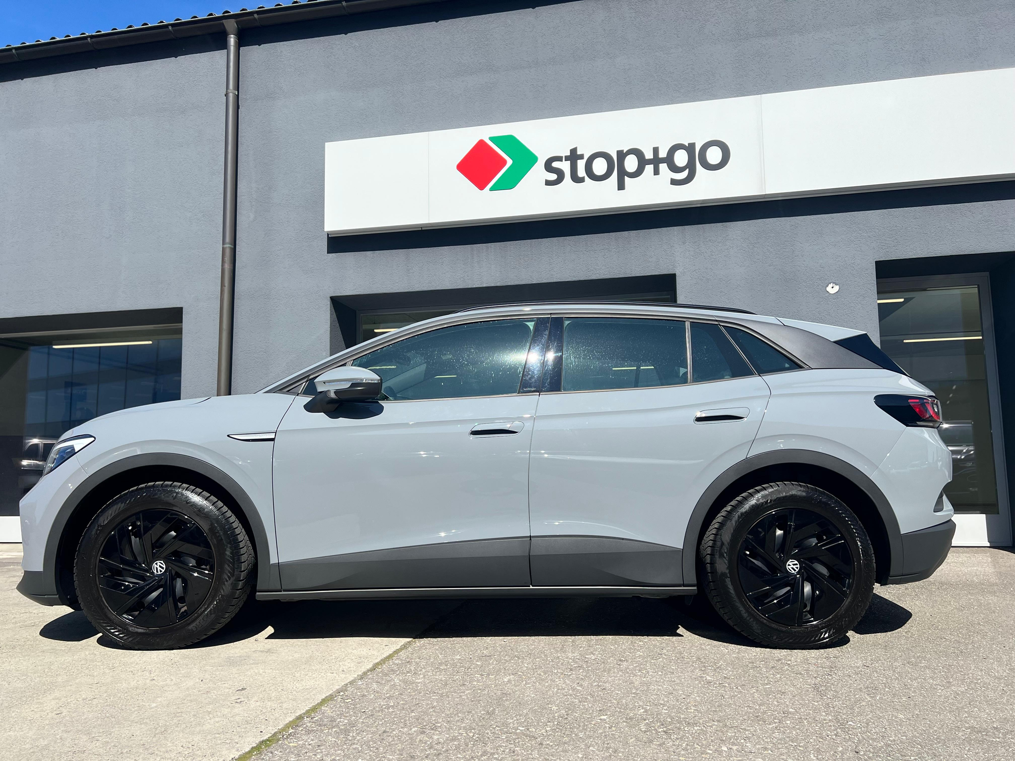 listing desktop thumbnail image 2