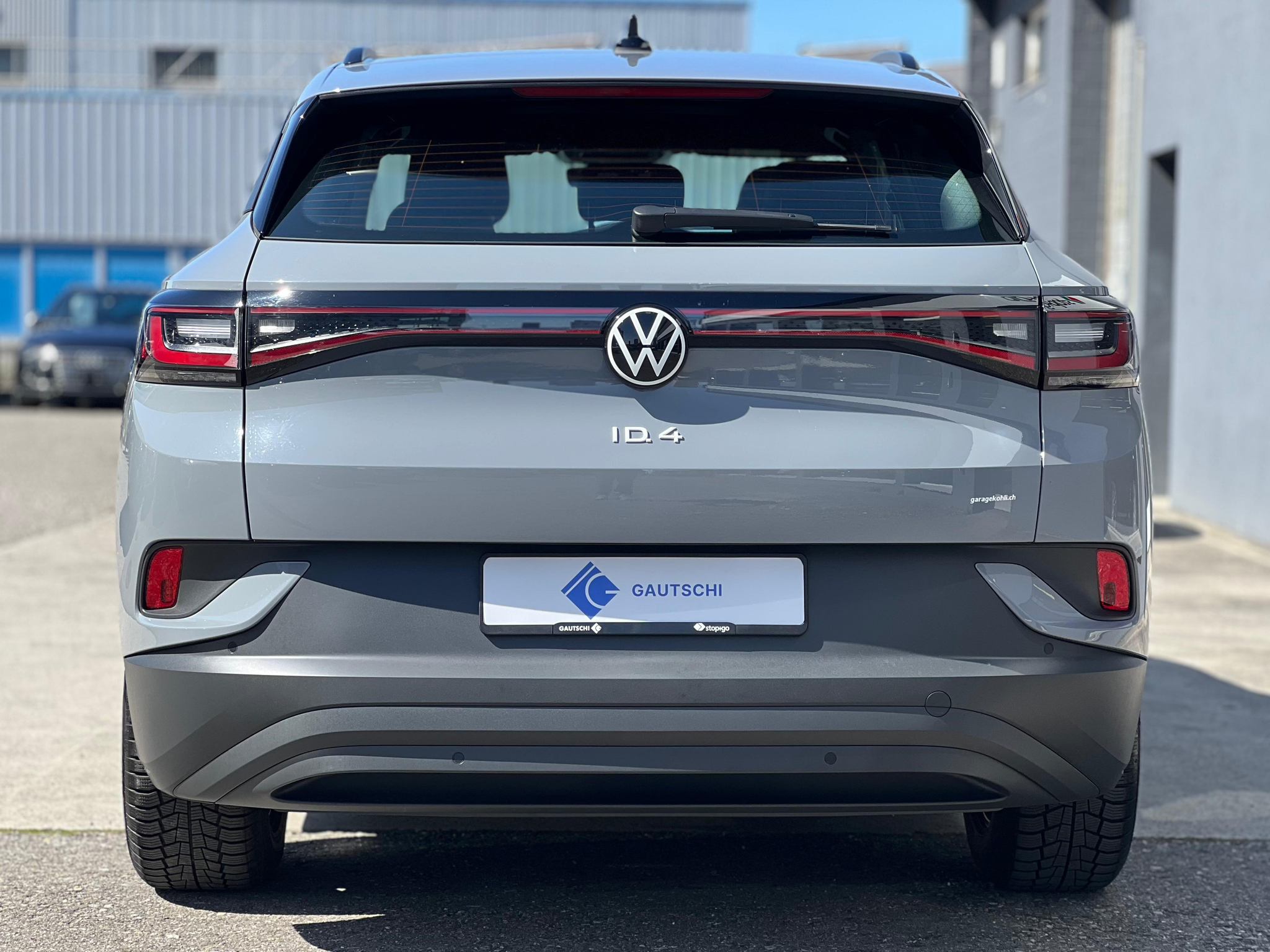 listing desktop thumbnail image 3