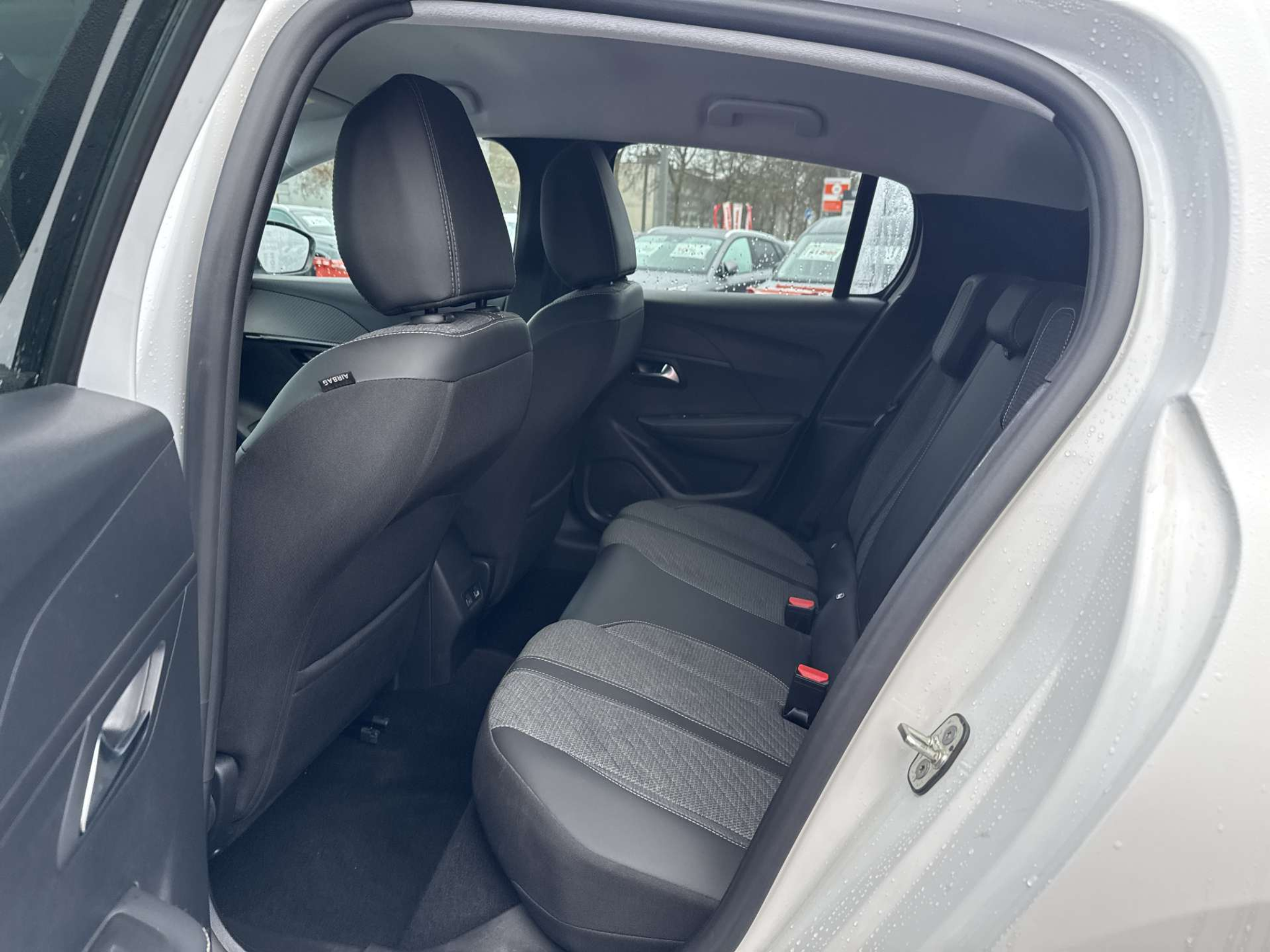 listing desktop thumbnail image 6