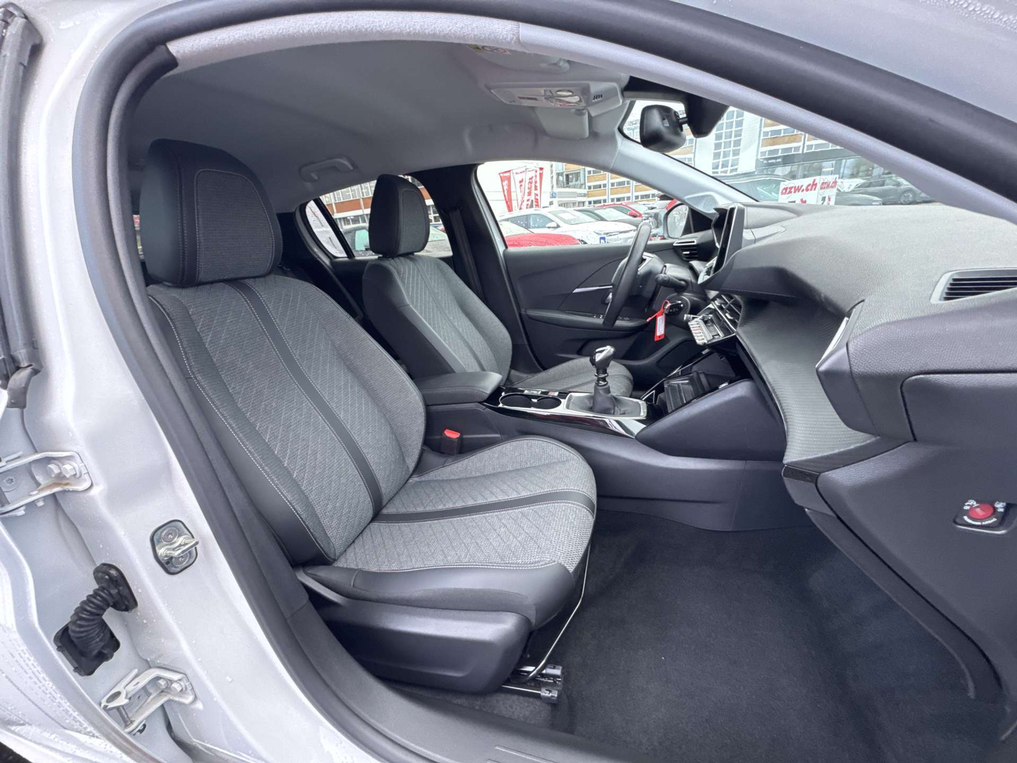 listing desktop thumbnail image 12