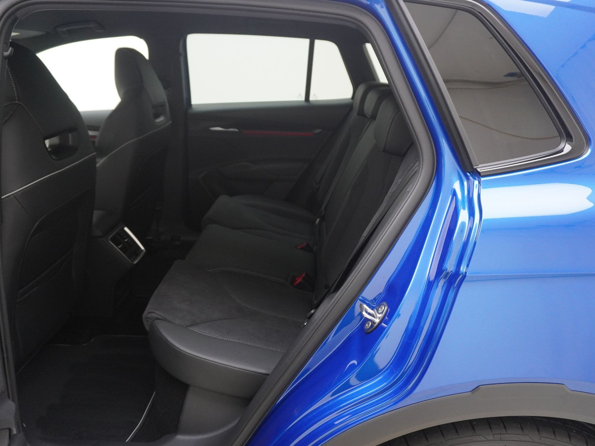 listing desktop thumbnail image 13