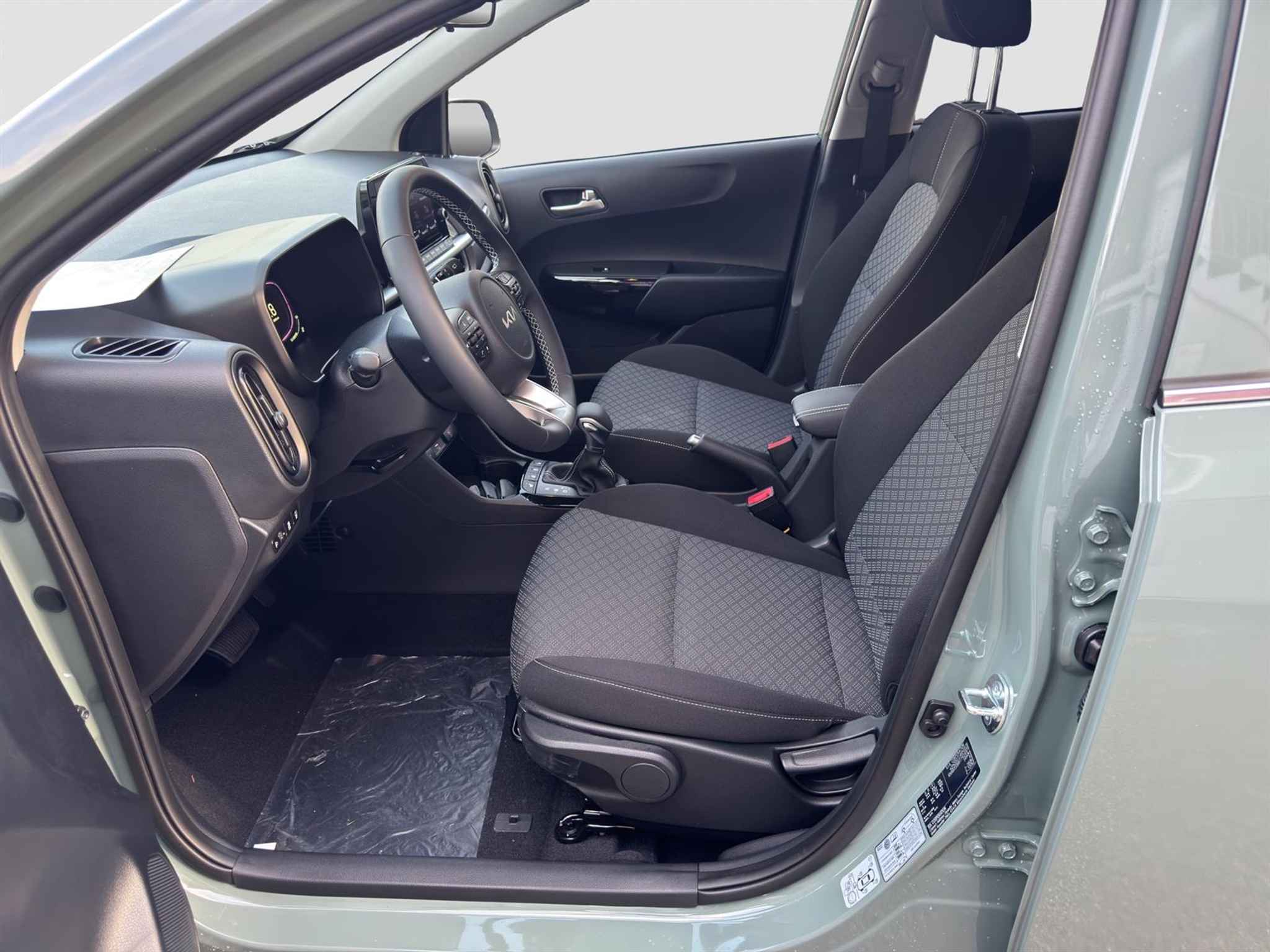 listing desktop thumbnail image 6