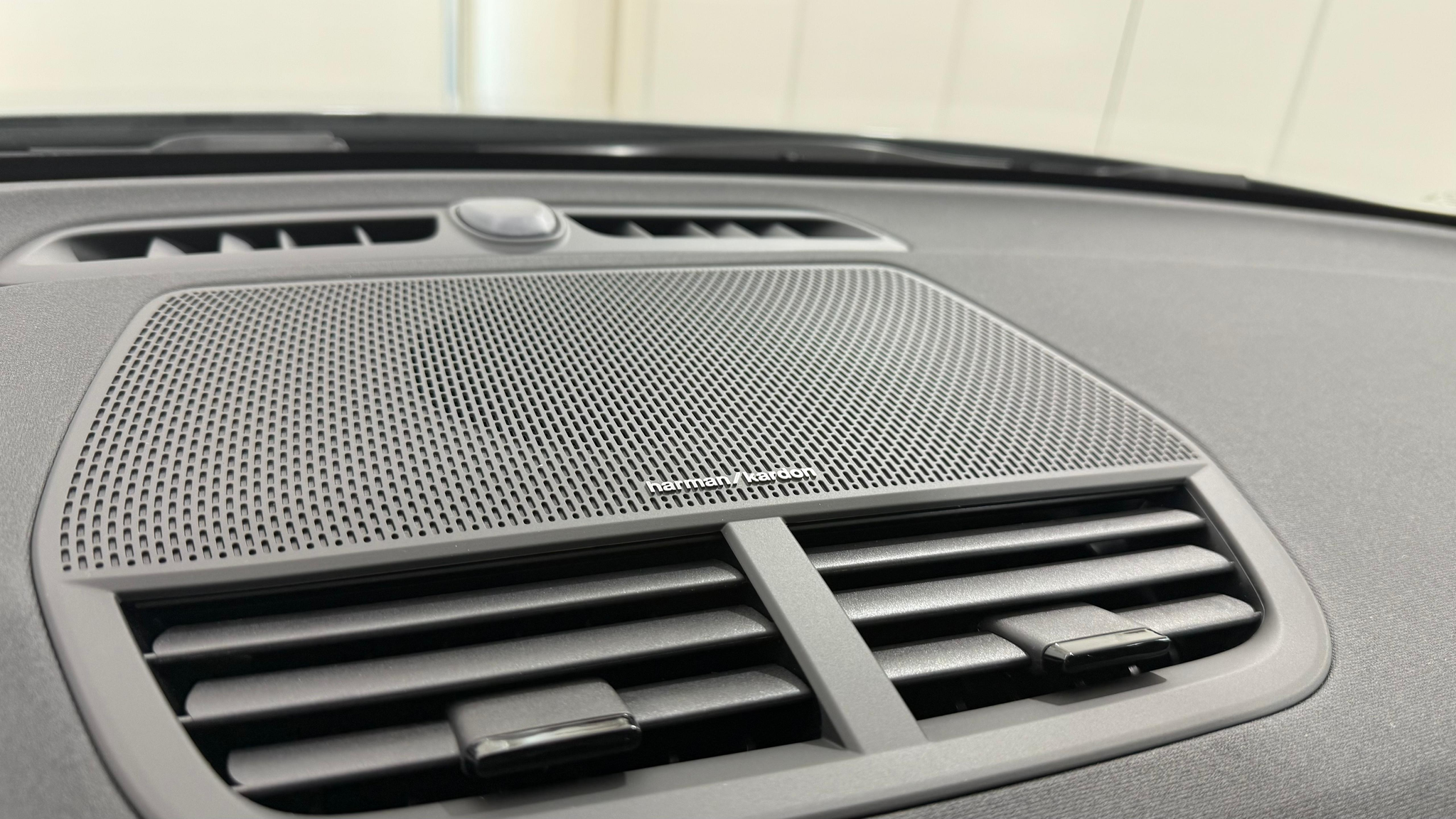 listing desktop thumbnail image 10