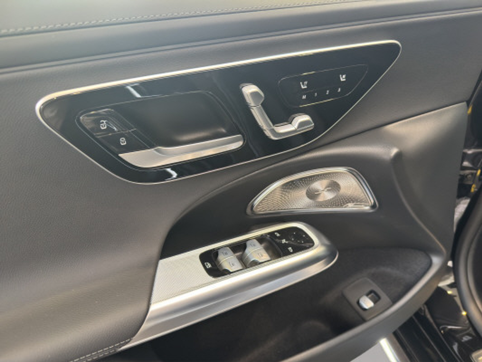 listing desktop thumbnail image 9