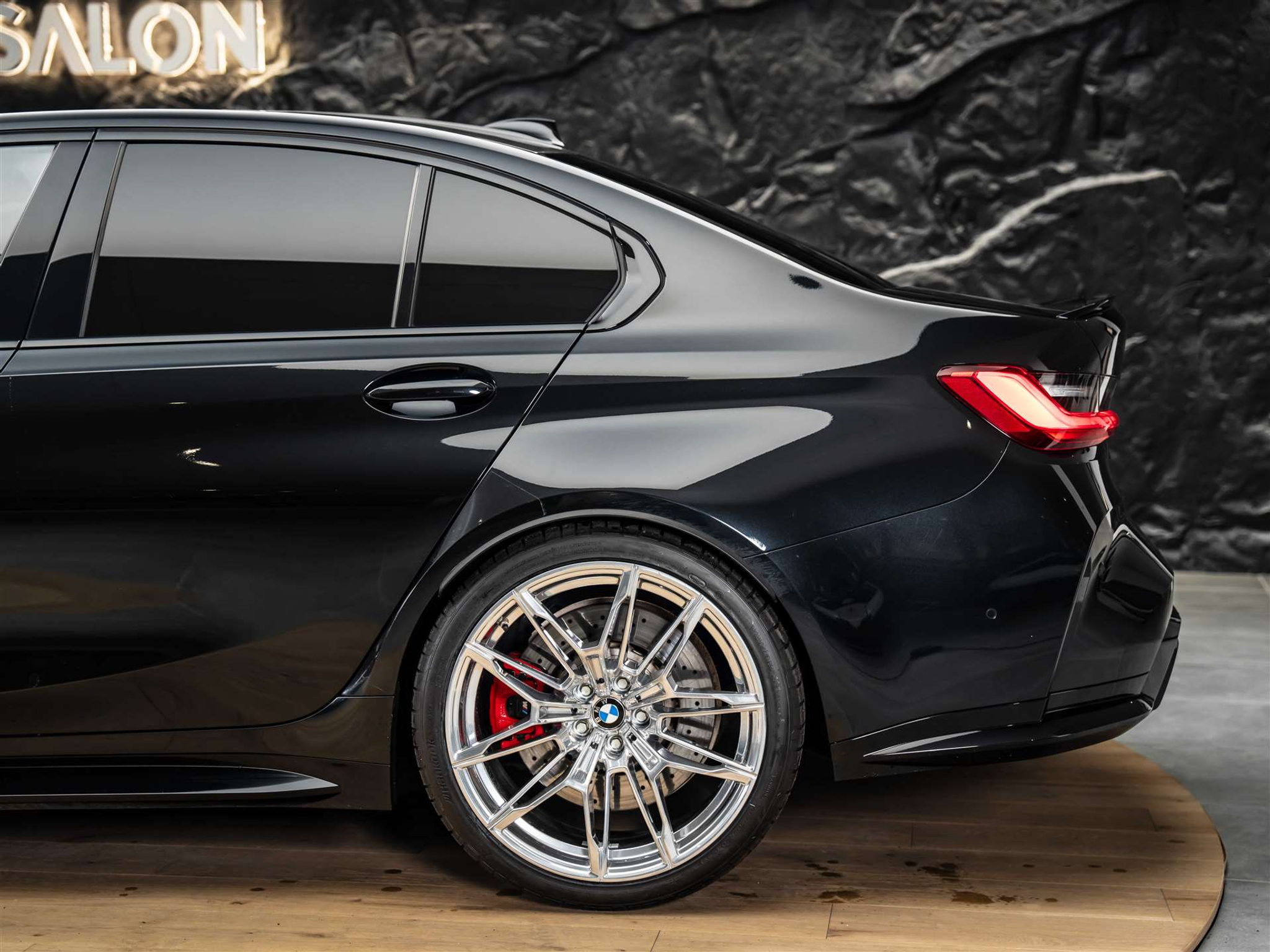 listing desktop thumbnail image 18