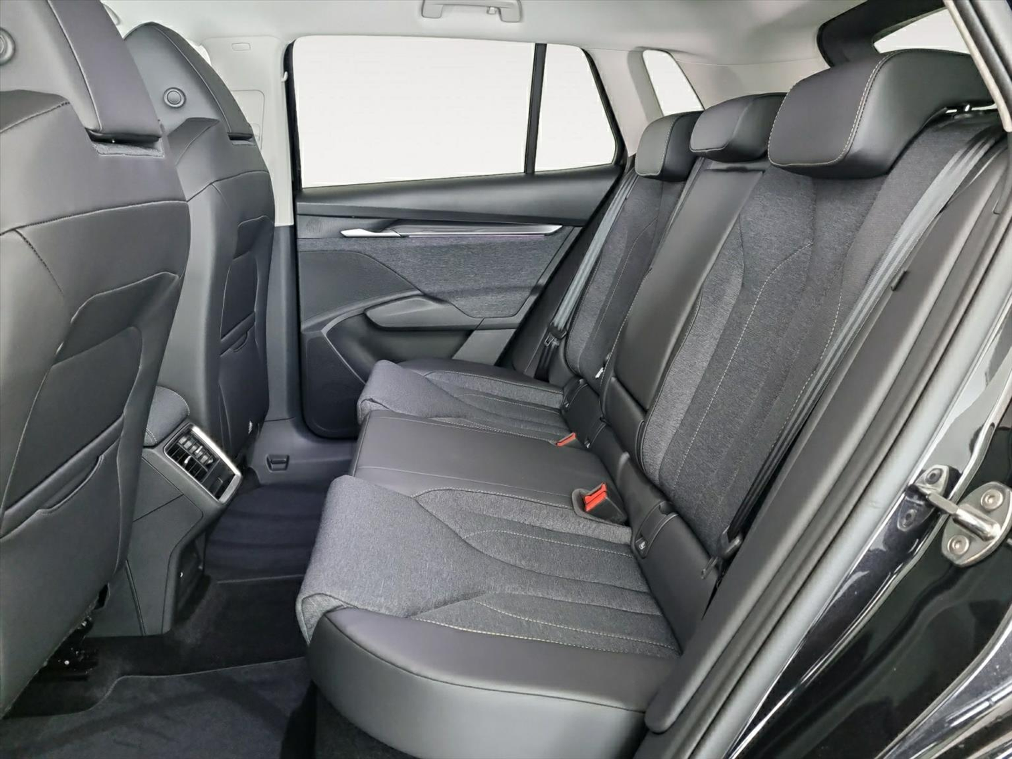 listing desktop thumbnail image 6