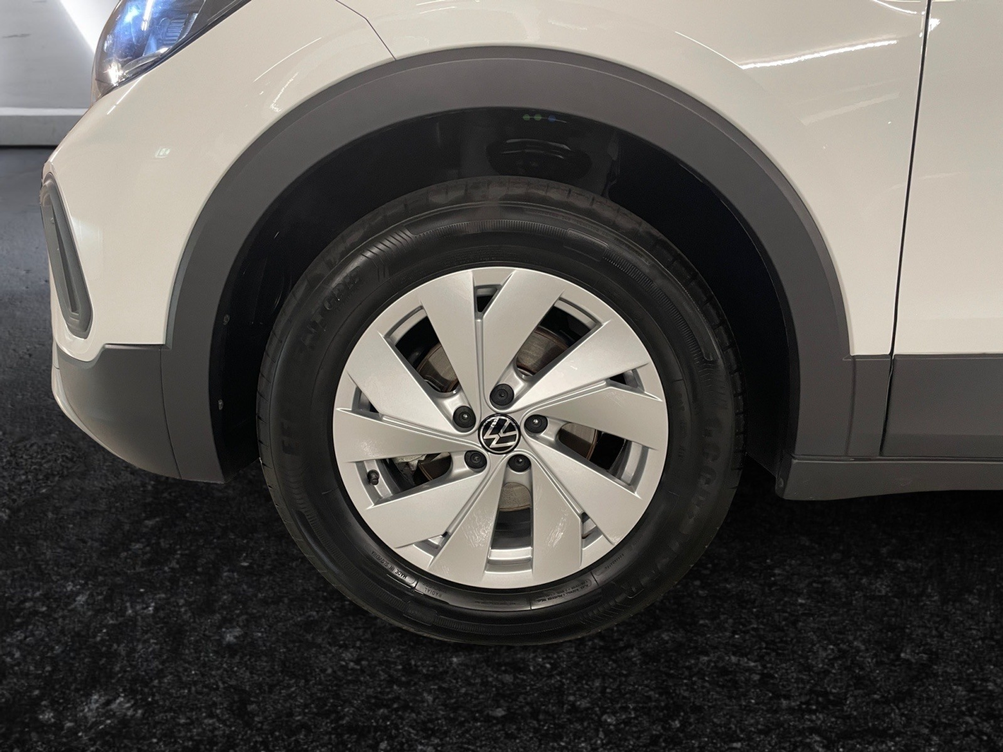 listing desktop thumbnail image 15