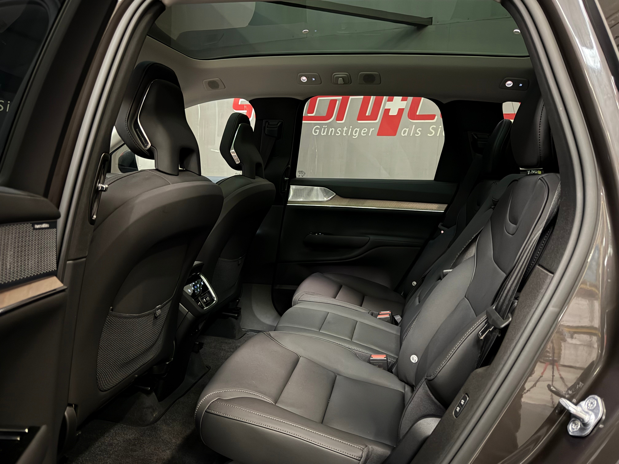 listing desktop thumbnail image 15