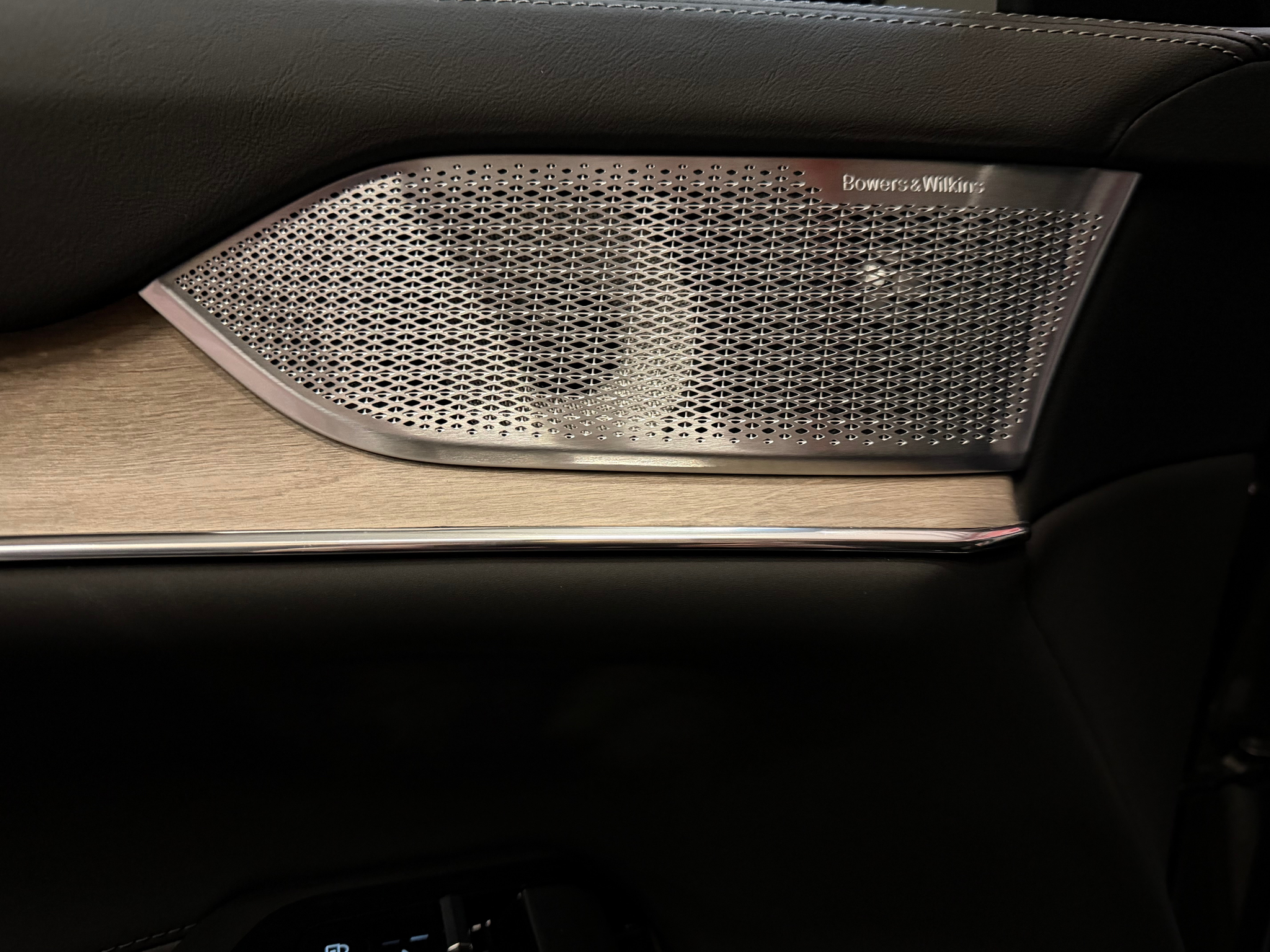 listing desktop thumbnail image 14