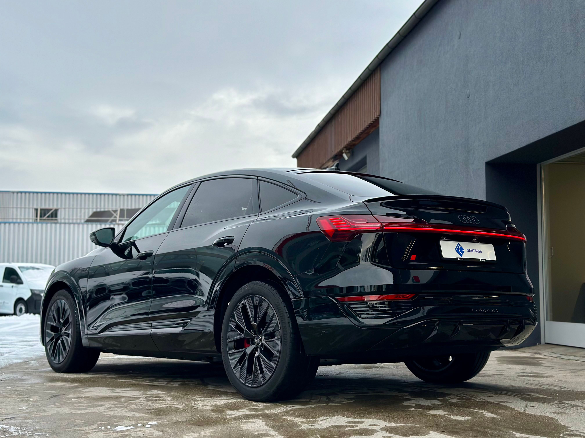 listing desktop thumbnail image 3