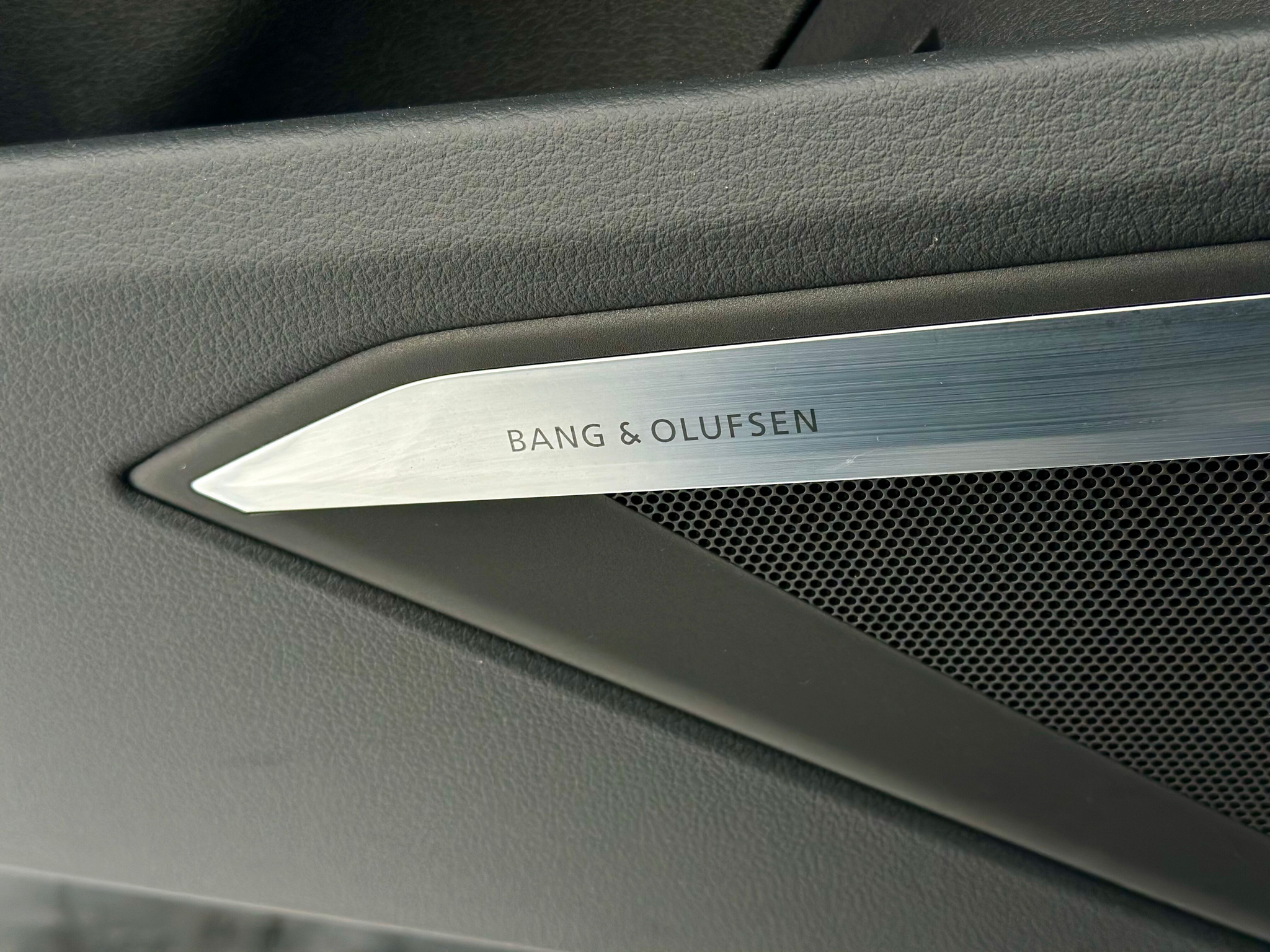 listing desktop thumbnail image 15