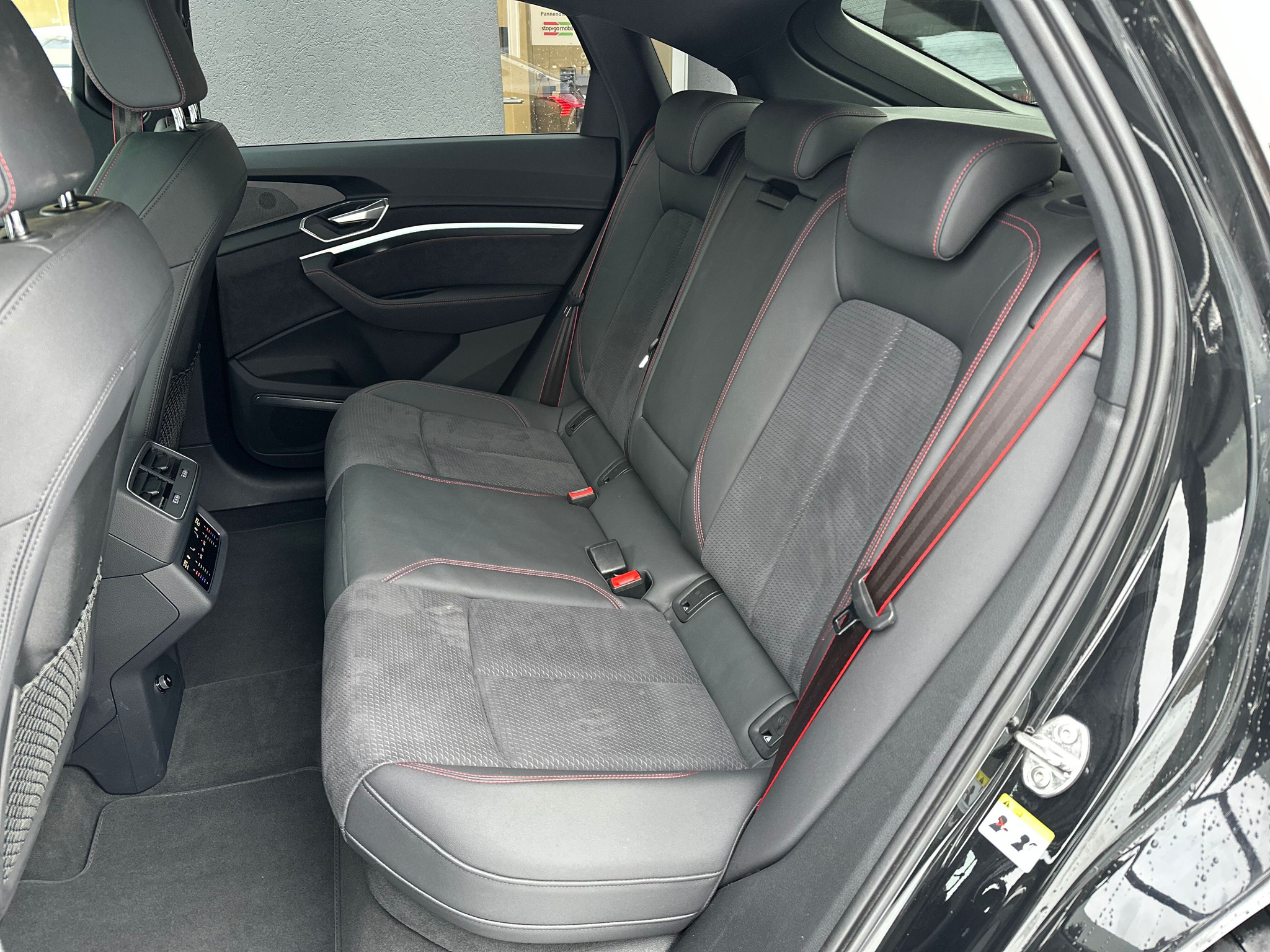 listing desktop thumbnail image 8