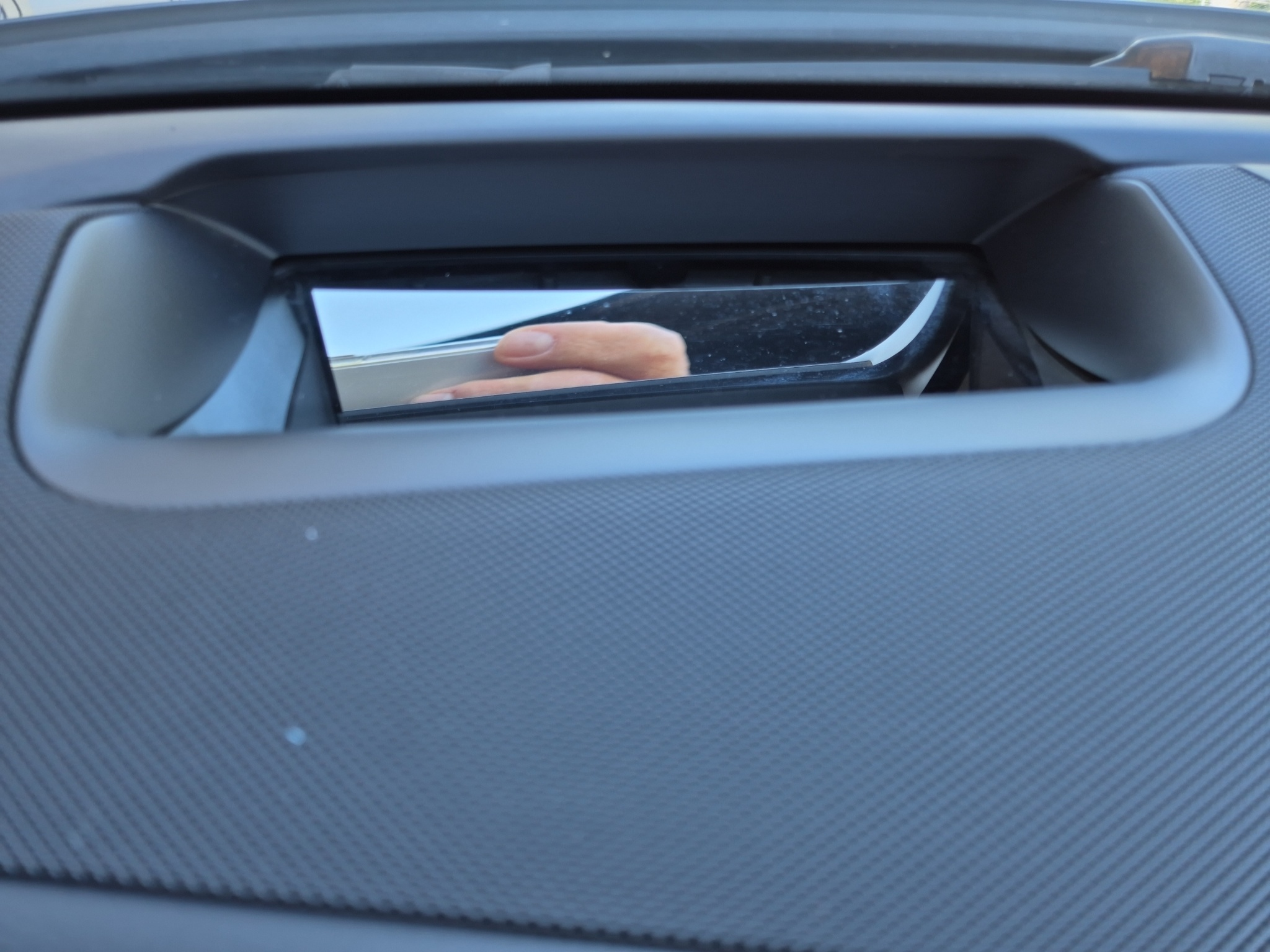 listing desktop thumbnail image 12