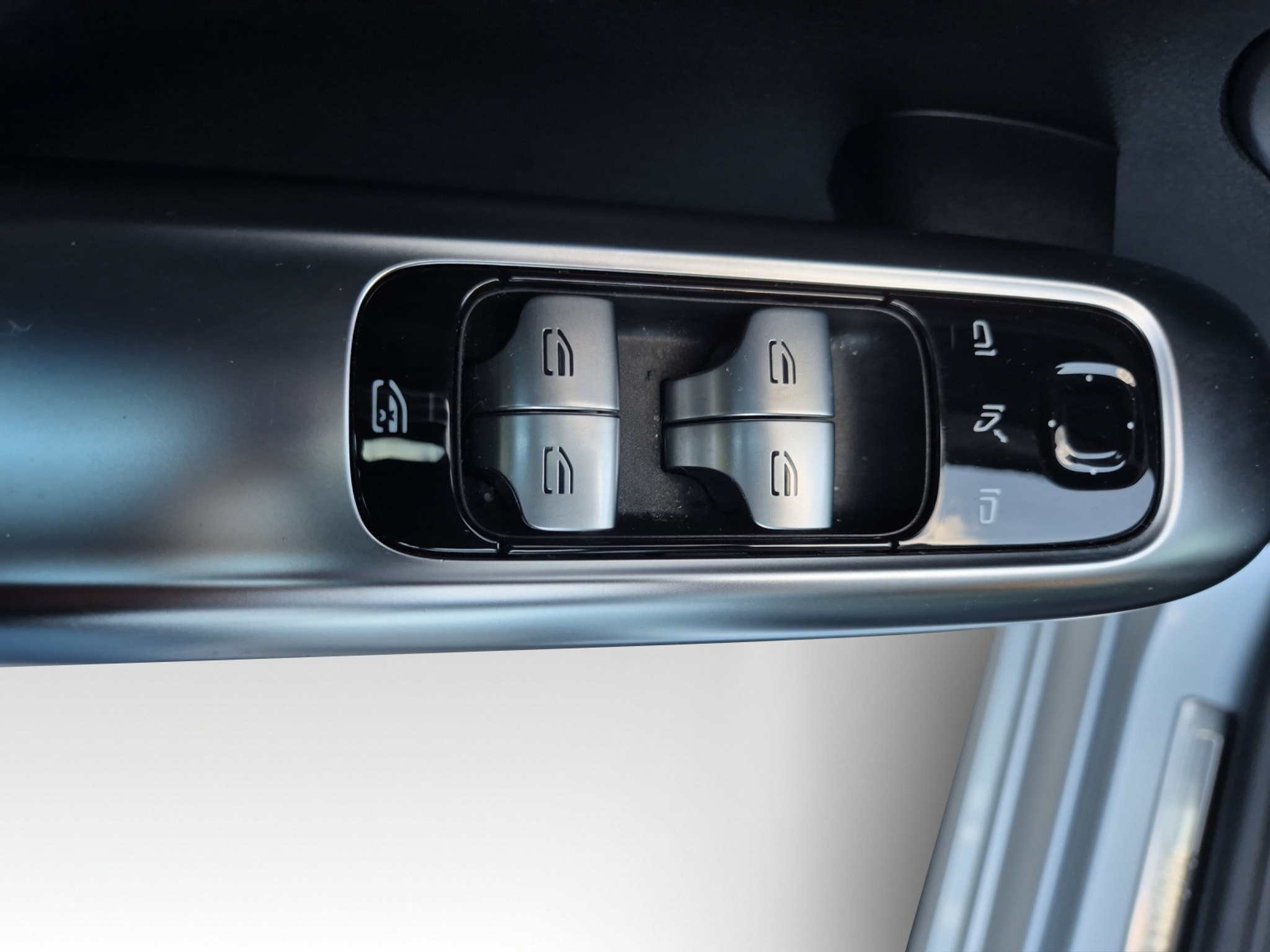 listing desktop thumbnail image 12