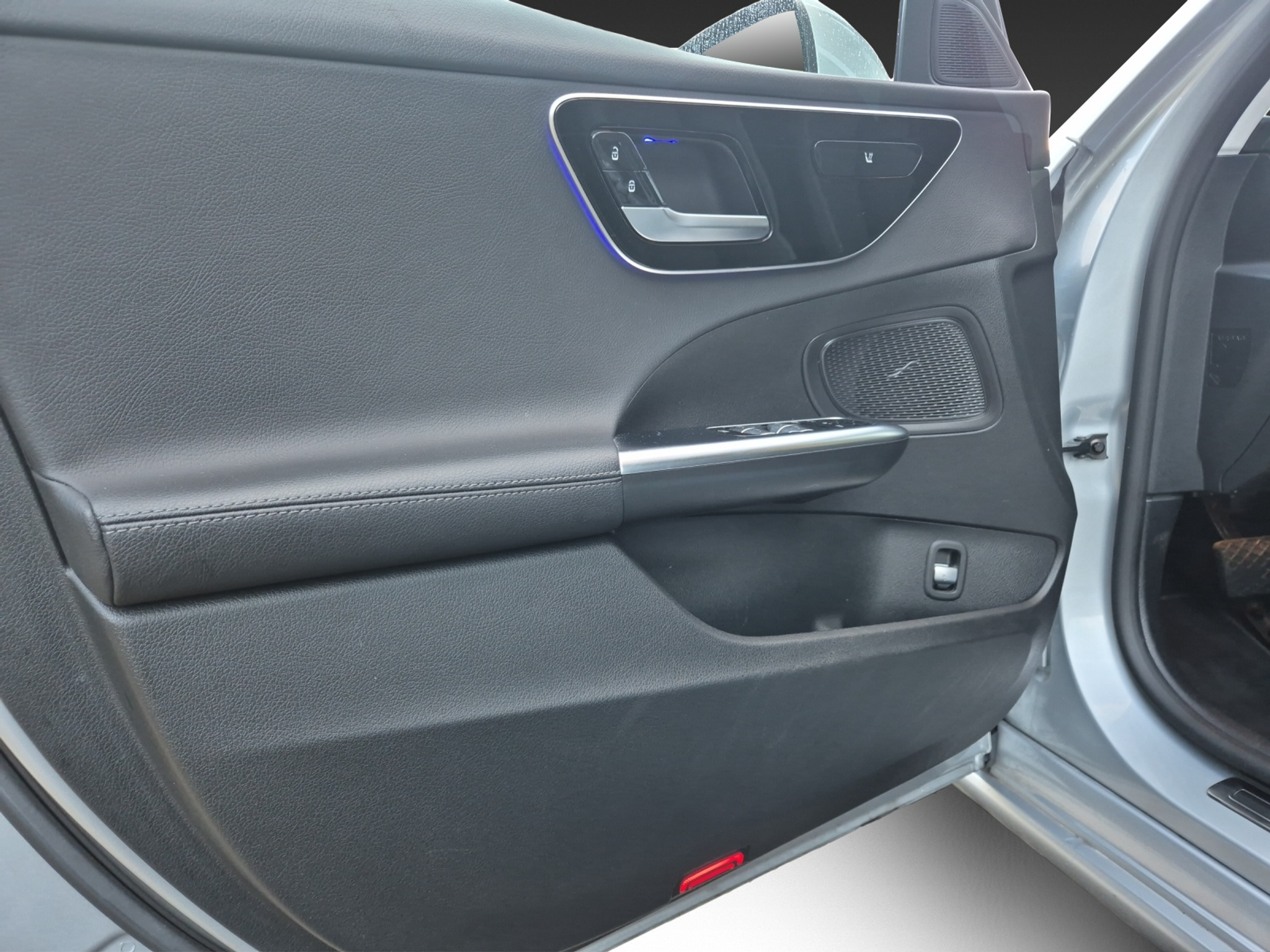 listing desktop thumbnail image 10