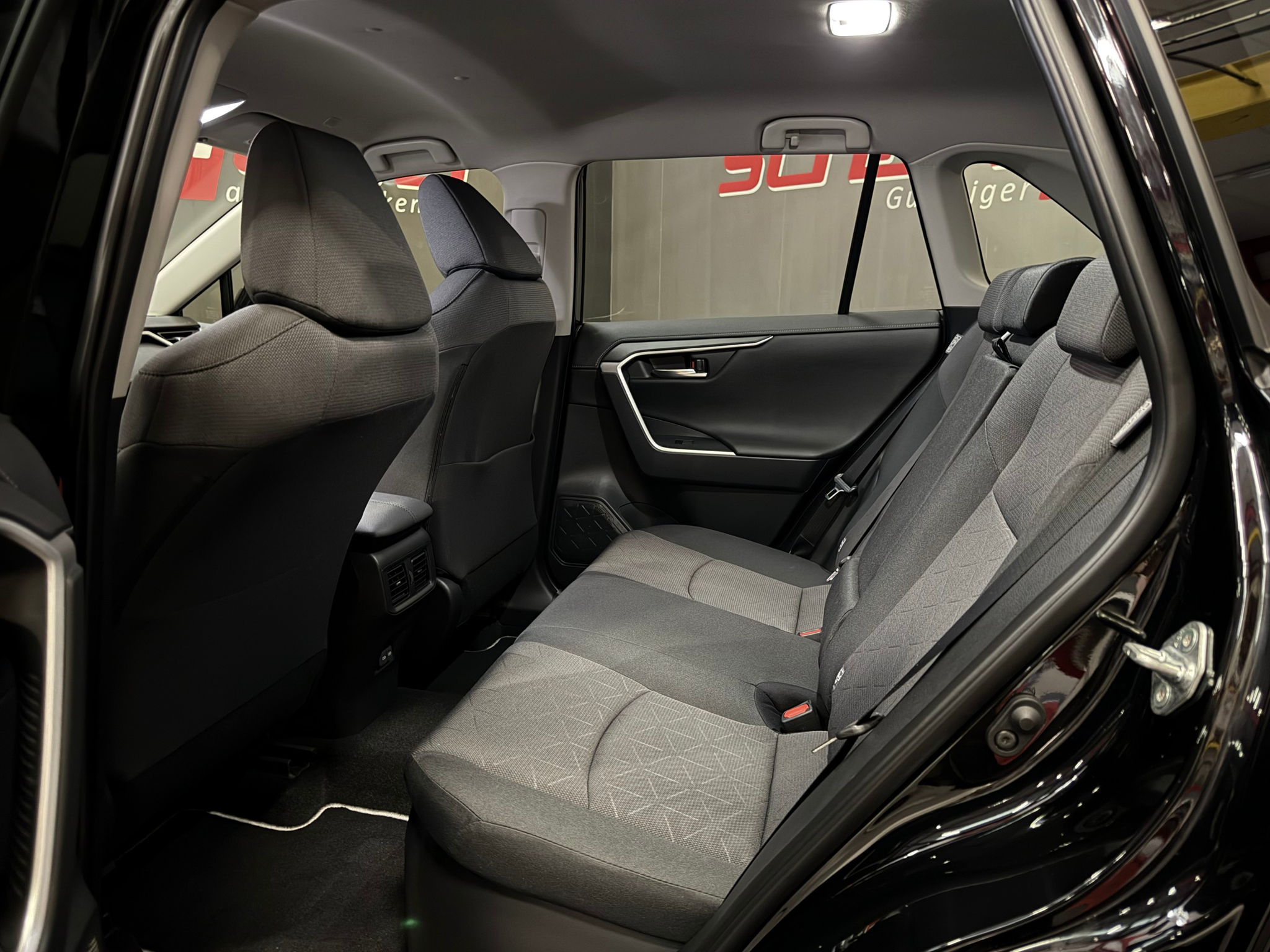 listing desktop thumbnail image 15