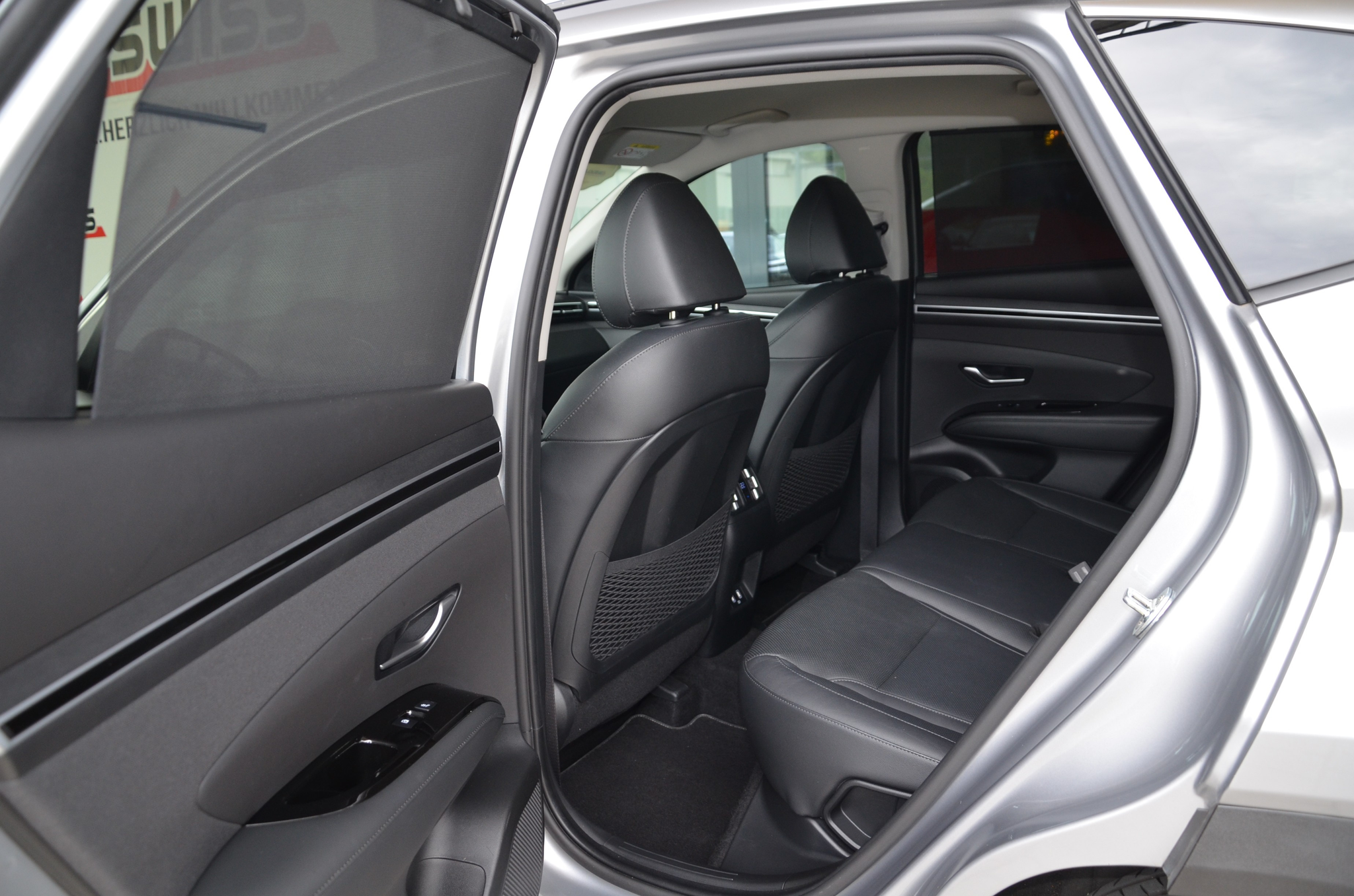 listing desktop thumbnail image 12