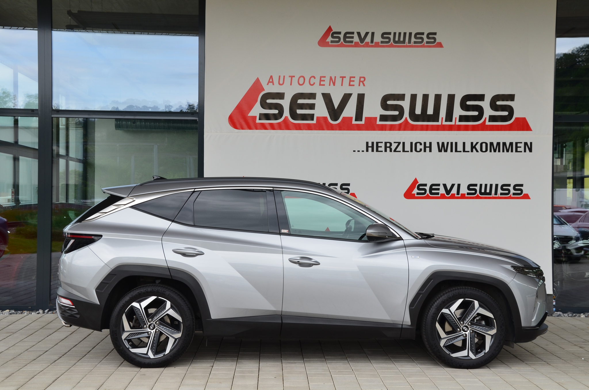 listing desktop thumbnail image 2