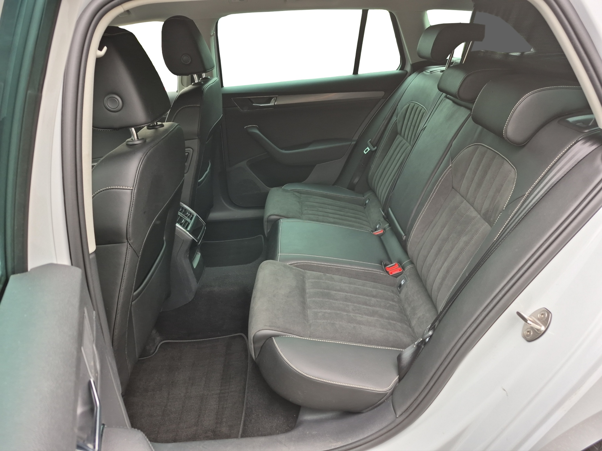 listing desktop thumbnail image 8