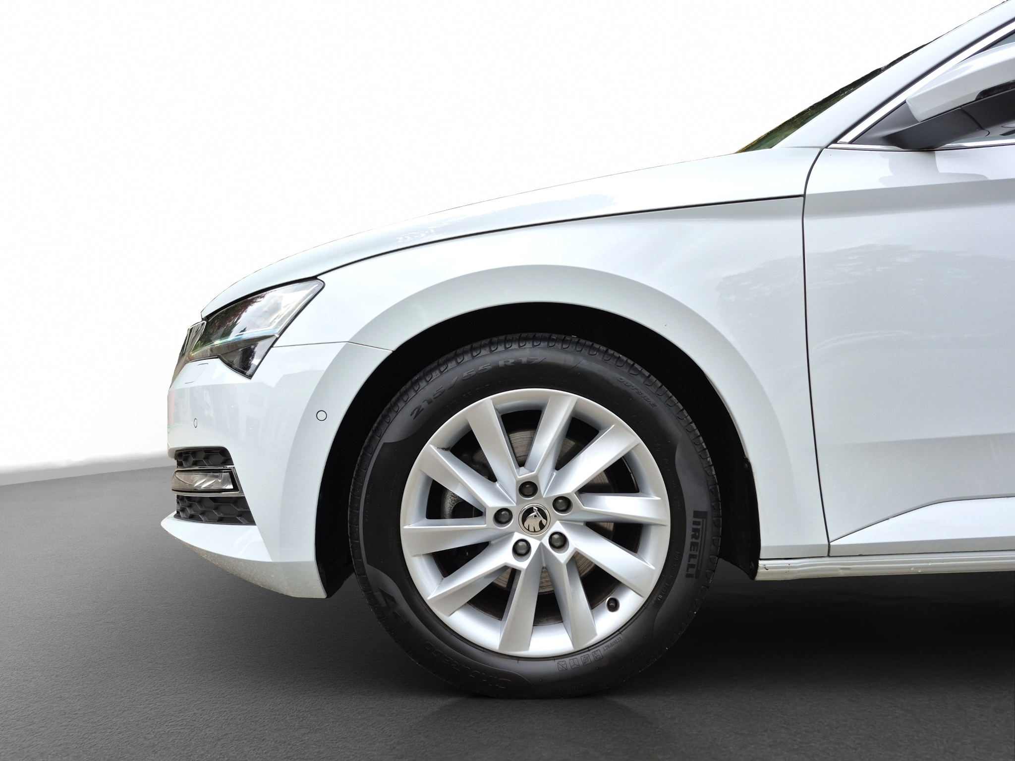 listing desktop thumbnail image 3